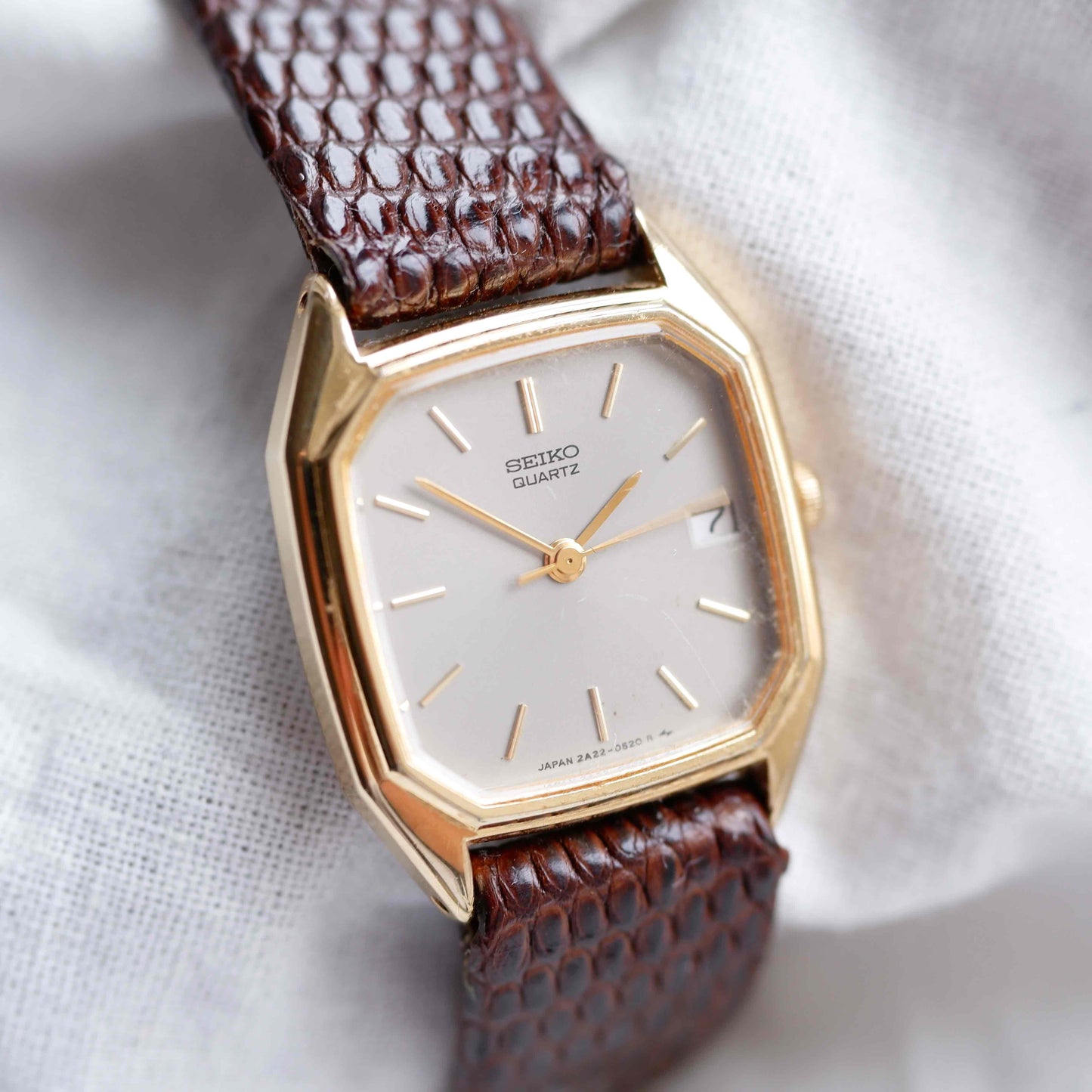 Seiko Vintage Tank: Ladies Watch 80s Gold with Gray Sunburst Dial