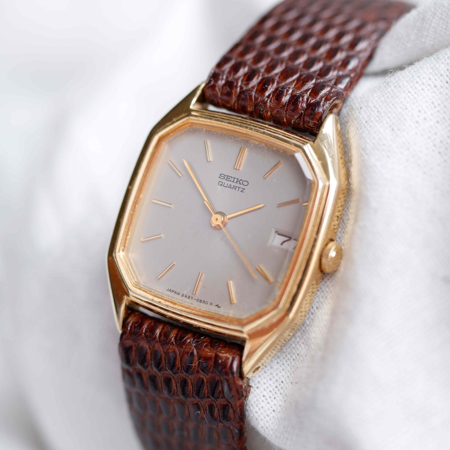 Seiko Vintage Tank: Ladies Watch 80s Gold with Gray Sunburst Dial
