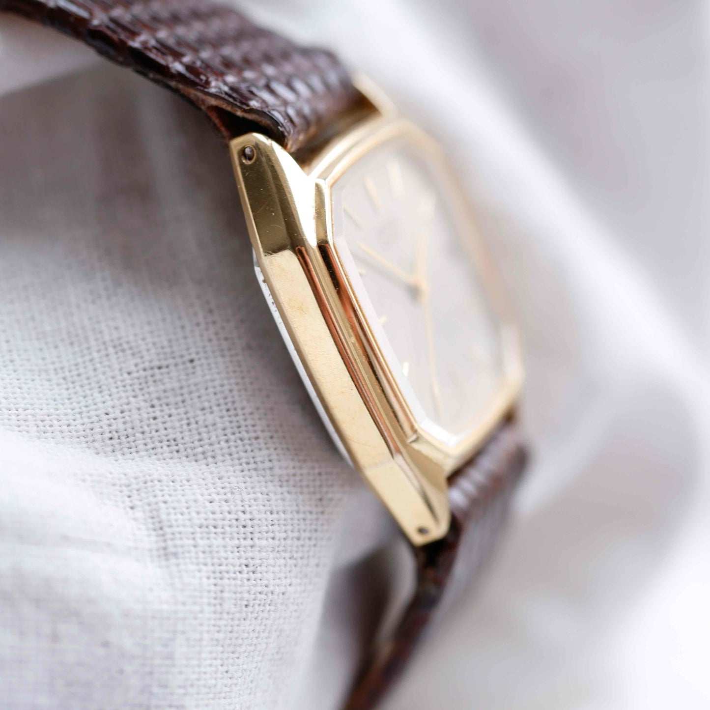 Seiko Vintage Tank: Ladies Watch 80s Gold with Gray Sunburst Dial