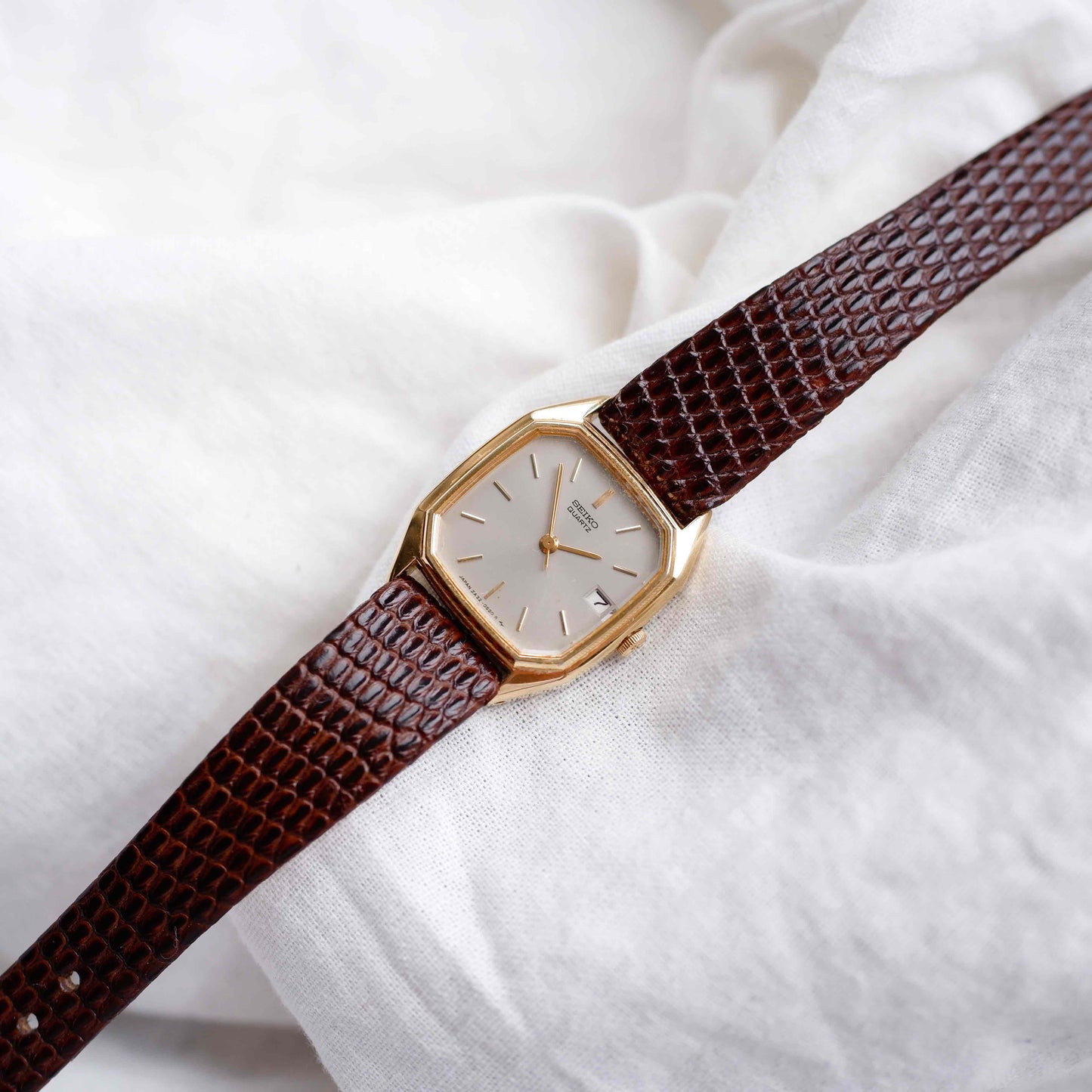 Seiko Vintage Tank: Ladies Watch 80s Gold with Gray Sunburst Dial