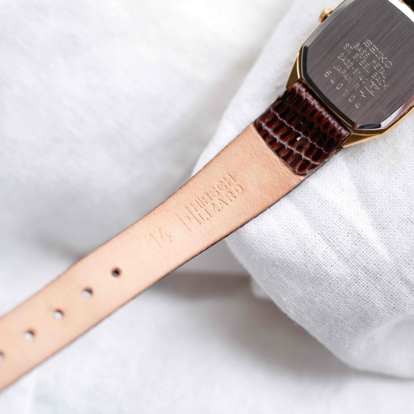 Seiko Vintage Tank: Ladies Watch 80s Gold with Gray Sunburst Dial