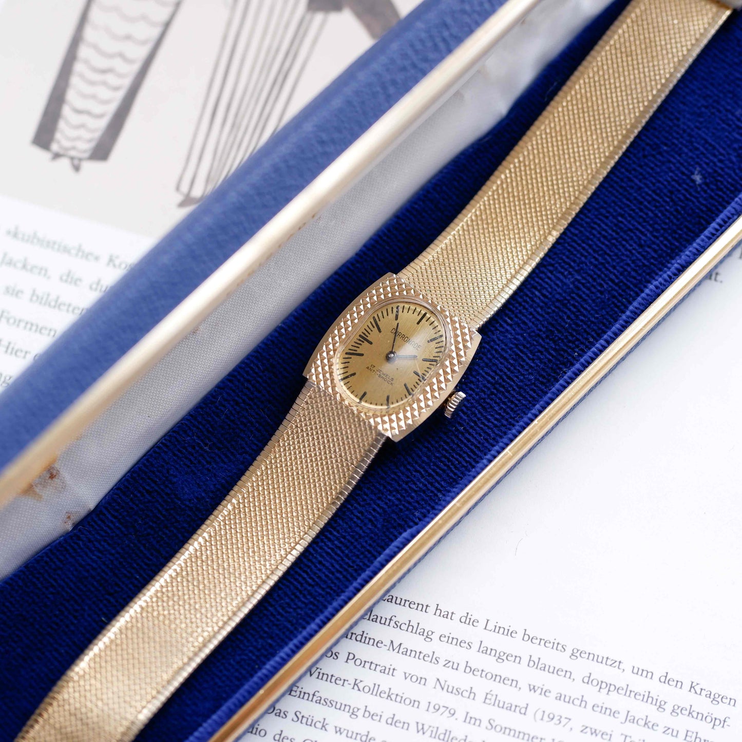 Carronade Cocktail Watch: Vintage Ladies 60s Golden Mechanical with diamond-textured Bezel