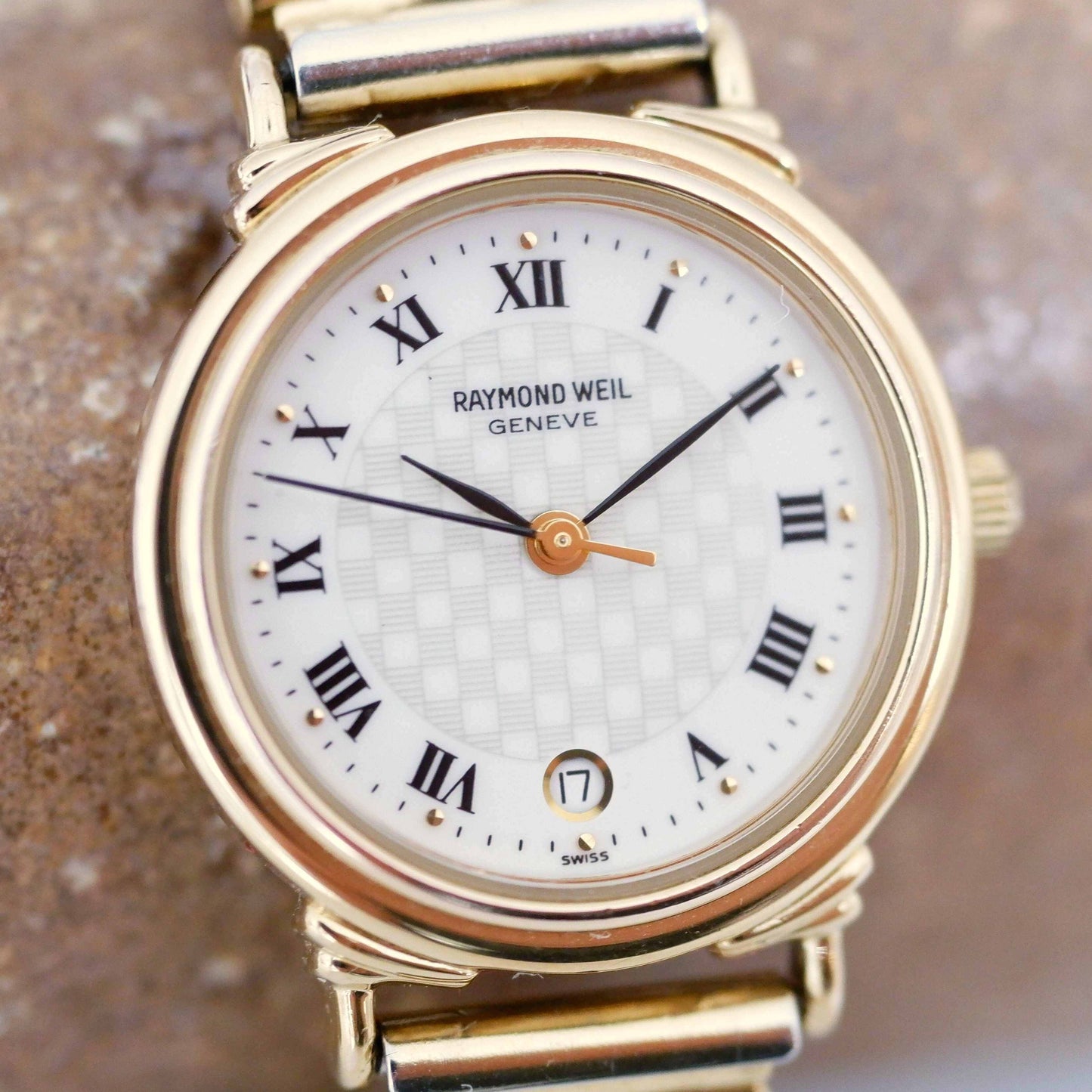 Raymond Weil Vintage Ladies Watch: 90s Golden Style with Roman Numerals | Slight Left Side