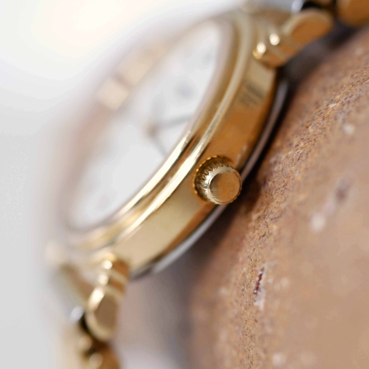 Raymond Weil Vintage Ladies Watch: 90s Golden Style with Roman Numerals | Right Side View