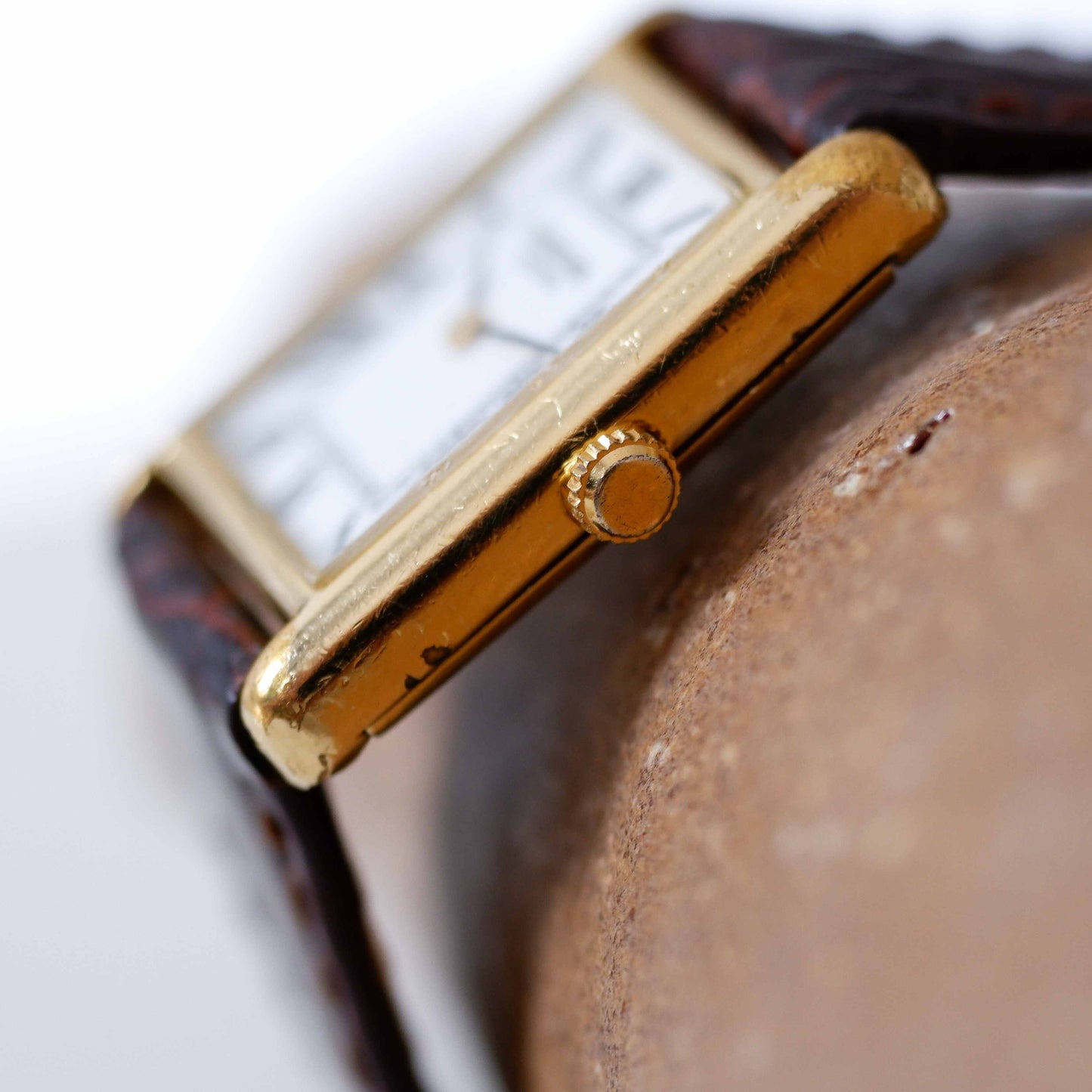 Raymond Weil Vintage Ladies Watch: 90s Golden Rectangular Style with Roman Numerals | Side View Right