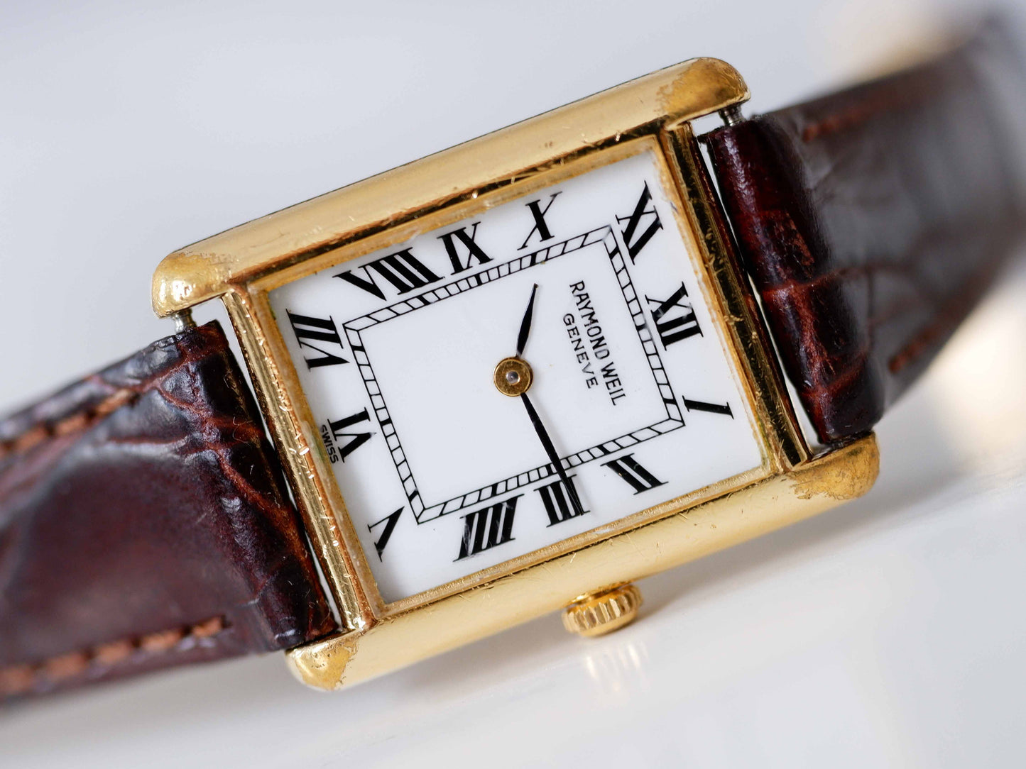 Raymond Weil Vintage Ladies Watch: 90s Golden Rectangular Style with Roman Numerals | Second Front Side