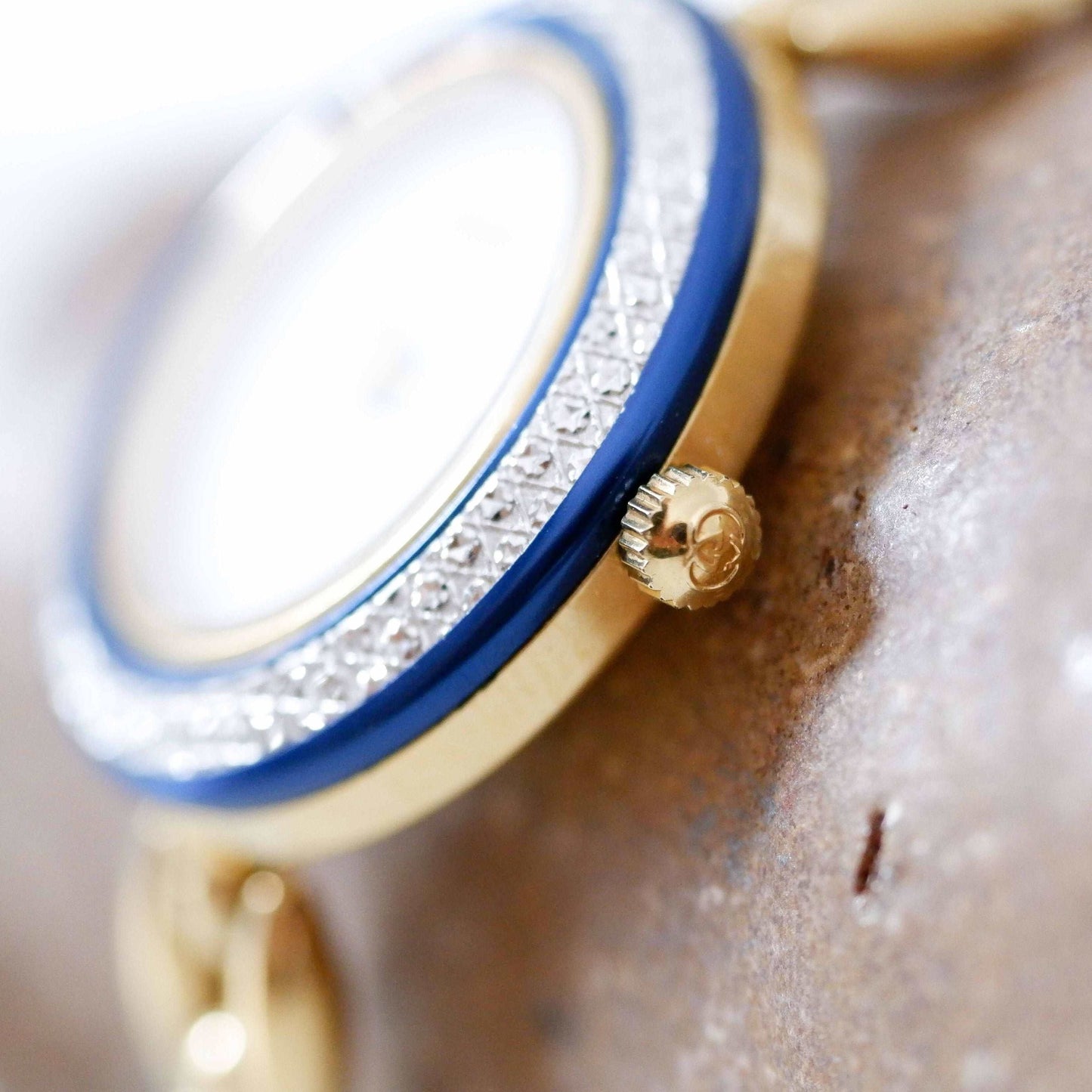 Gucci 11/12.2 Bezel Vintage Ladies Watch: 90s Golden Classic, Side View Right