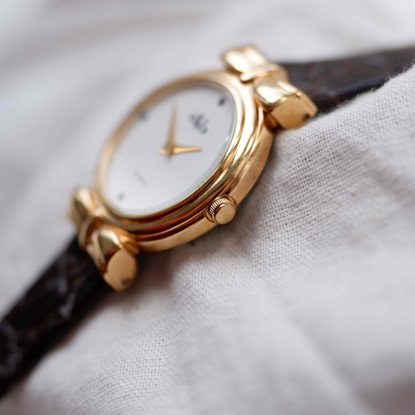 Ovo Vintage Watch: Petite Ladies Golden Watch 80s Blue Diamonds - NOS