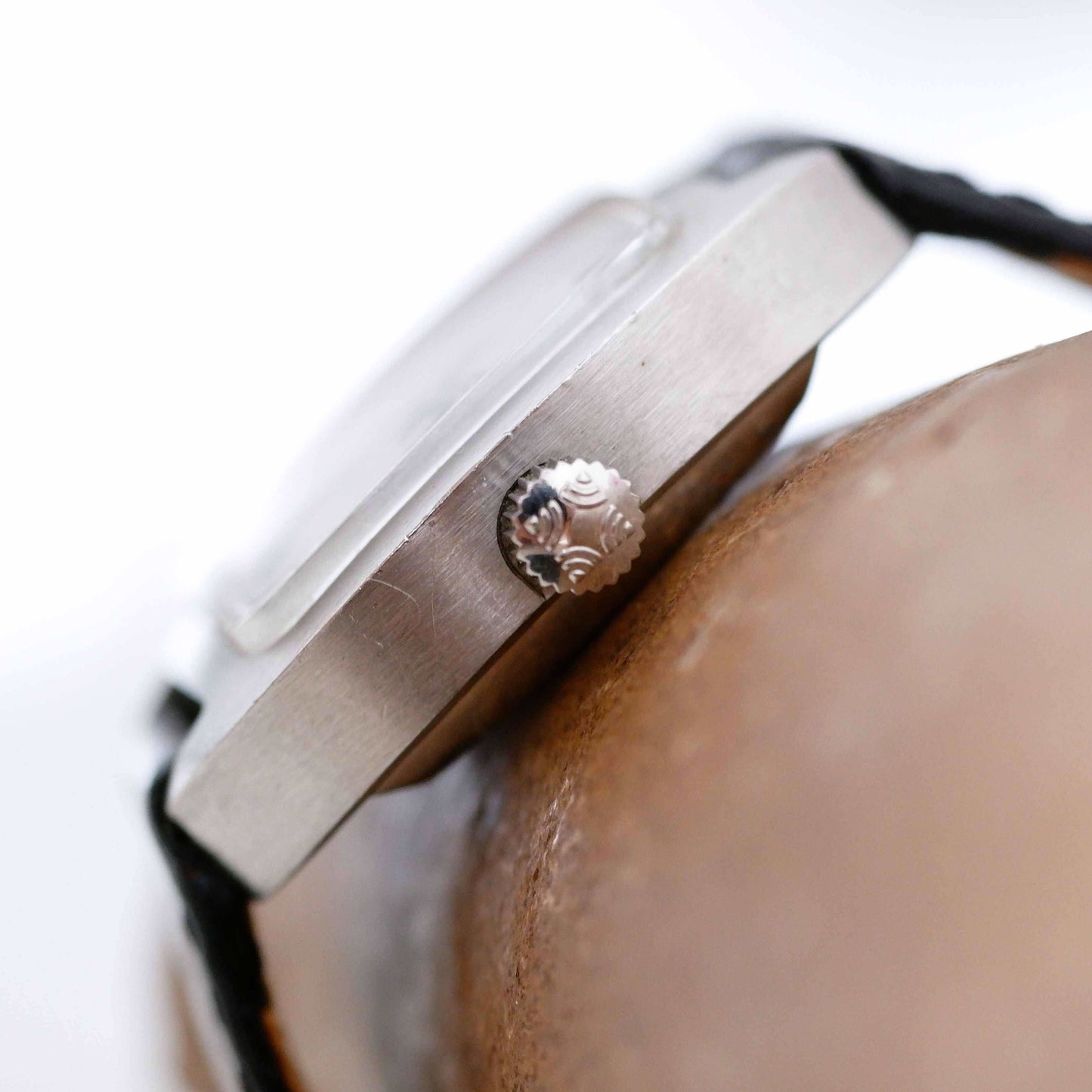 Zenith Respirator Vintage Ladies Watch: 70s Elegant Silver Rectangular Classic Style, Side View Right
