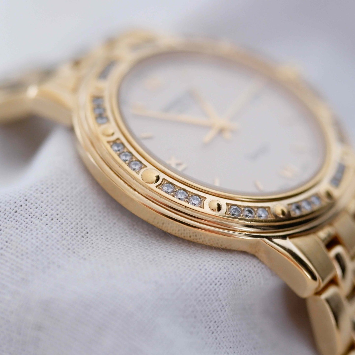 Raymond Weil Tango: Vintage Ladies 90s Watch Gold with real Diamonds