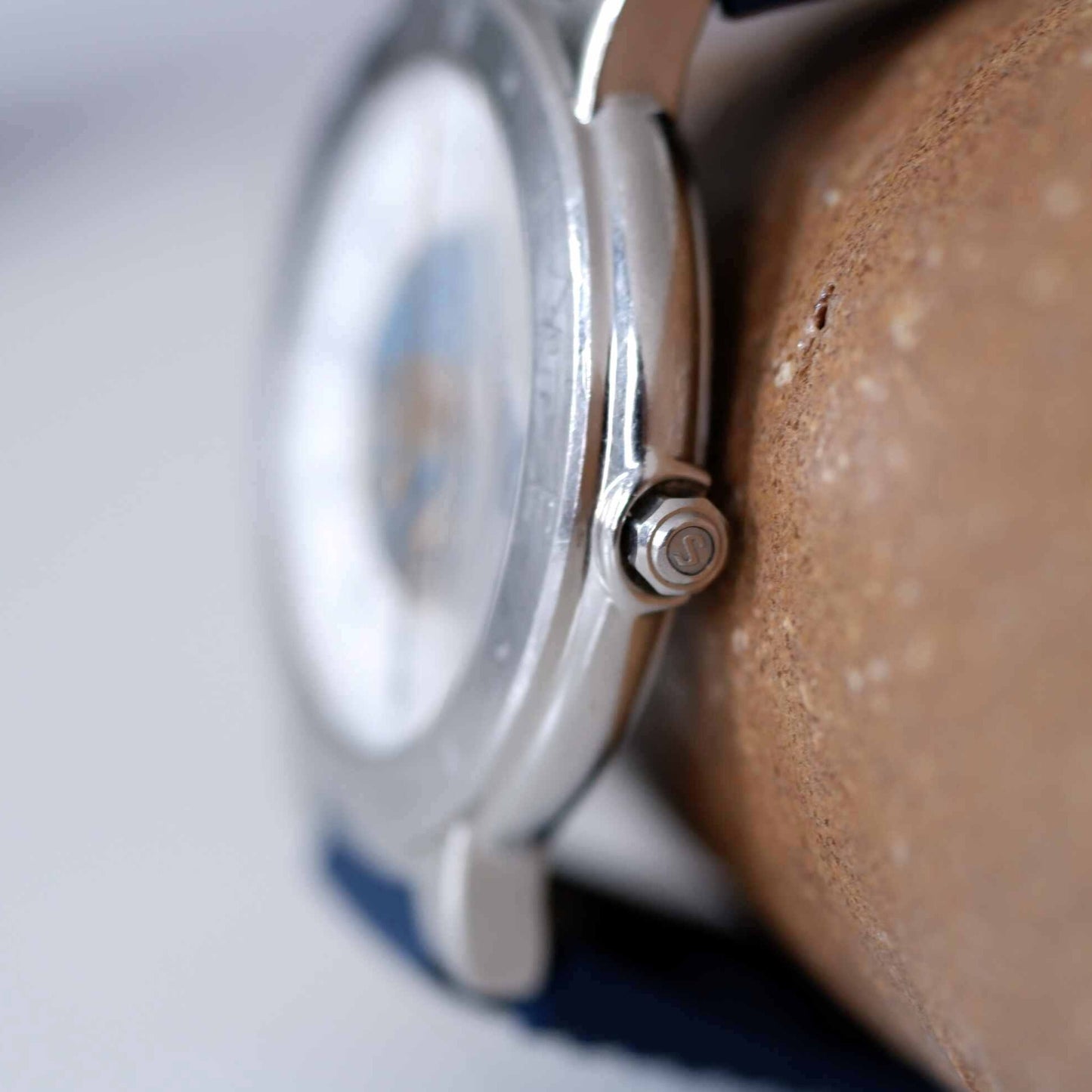 Seiko Levante Maritime Vintage Ladies Watch: 90s Silver Blue Dial | Side View Right
