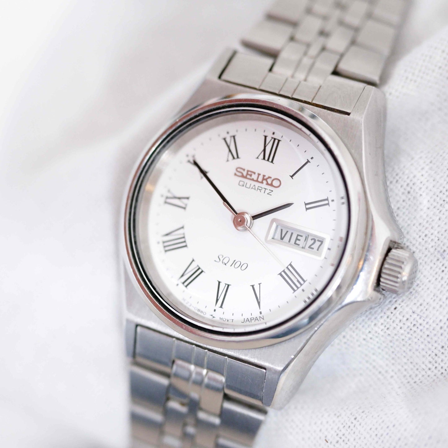 Seiko Vintage Ladies Watch: 90s Silver Diver with Classic Roman Dial