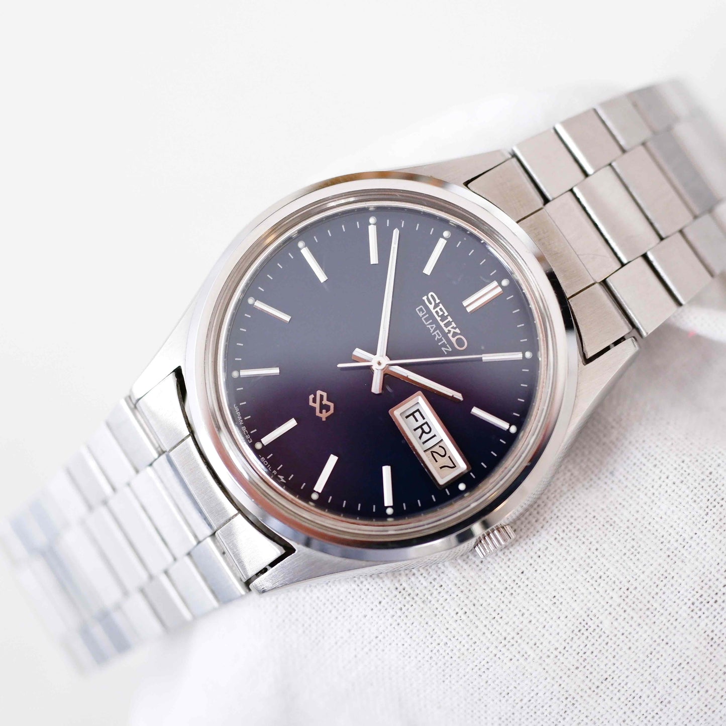 Seiko SQ Vintage Ladies Watch: 80s Silver, Blue Dial, Day Date Window, Second Front Side