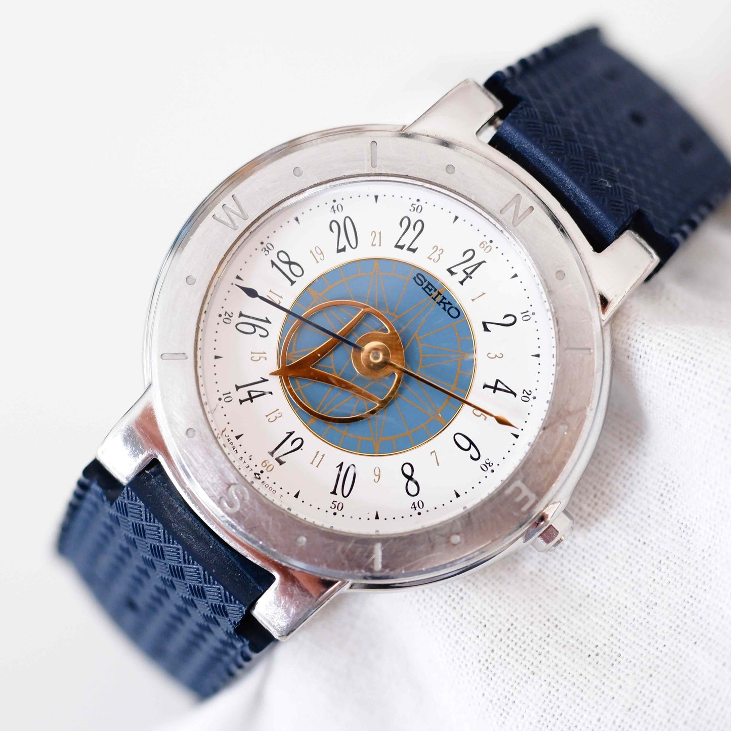 Seiko Levante Maritime Vintage Ladies Watch: 90s Silver Blue Dial | Second Front Side