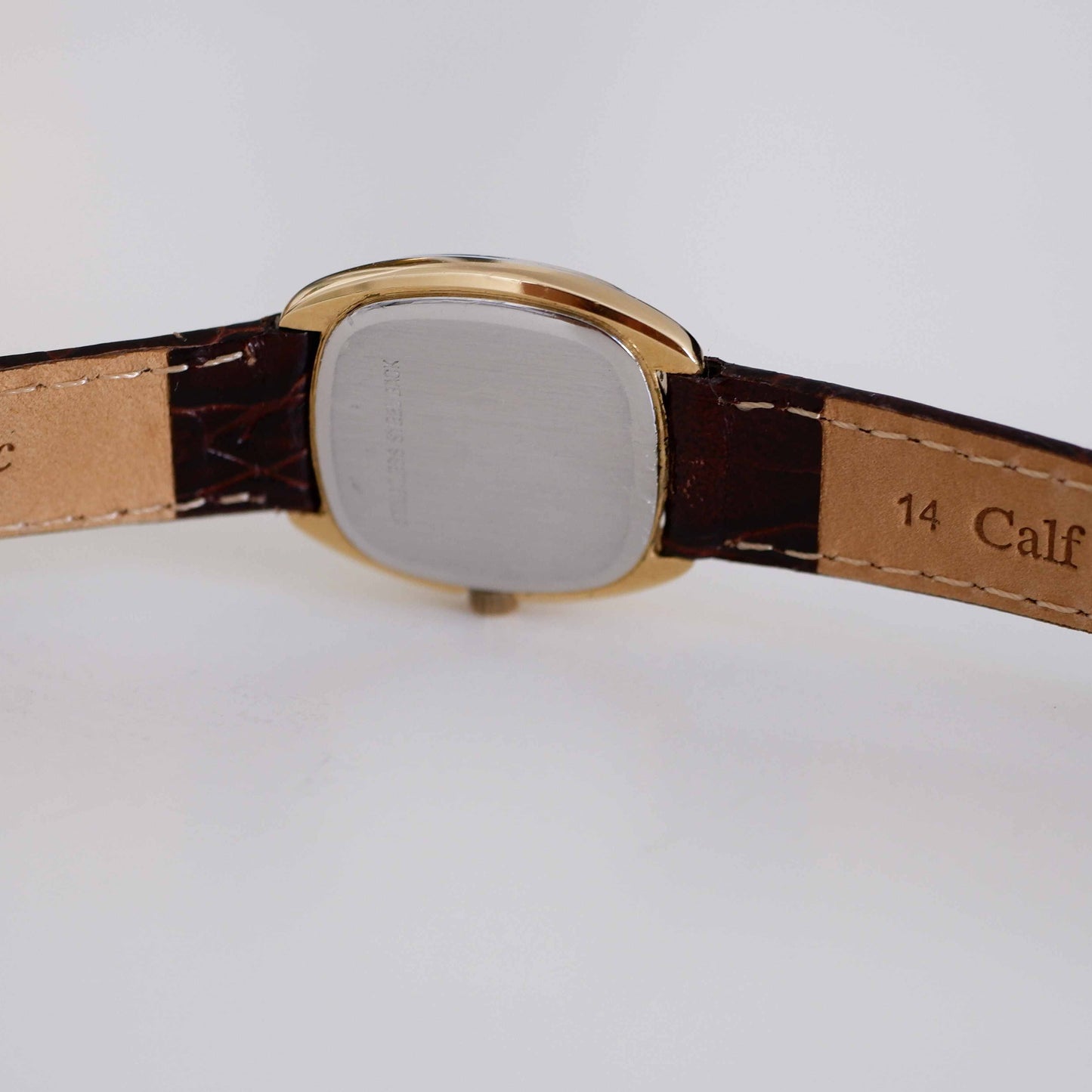 Longines Vintage Ladies Watch: 80s Golden, Rectangular with Roman Numerals | Back Side