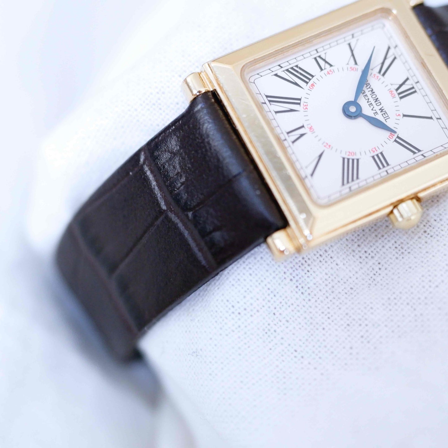 Raymond Weil Tank Style: Vintage Ladies Watch 90s Gold White Roman Dial