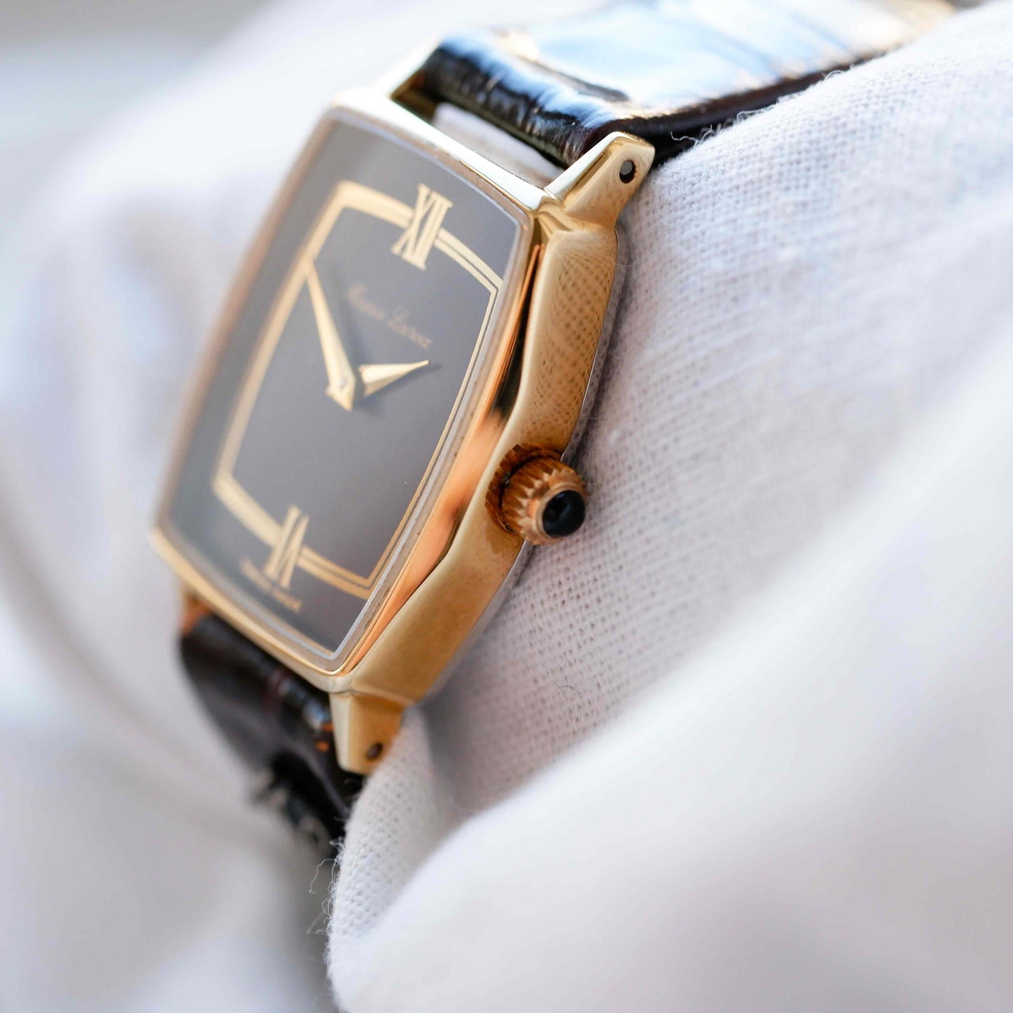 Maurice Lacroix Tank: Vintage Ladies Mechanical Watch 80s Golden - NOS