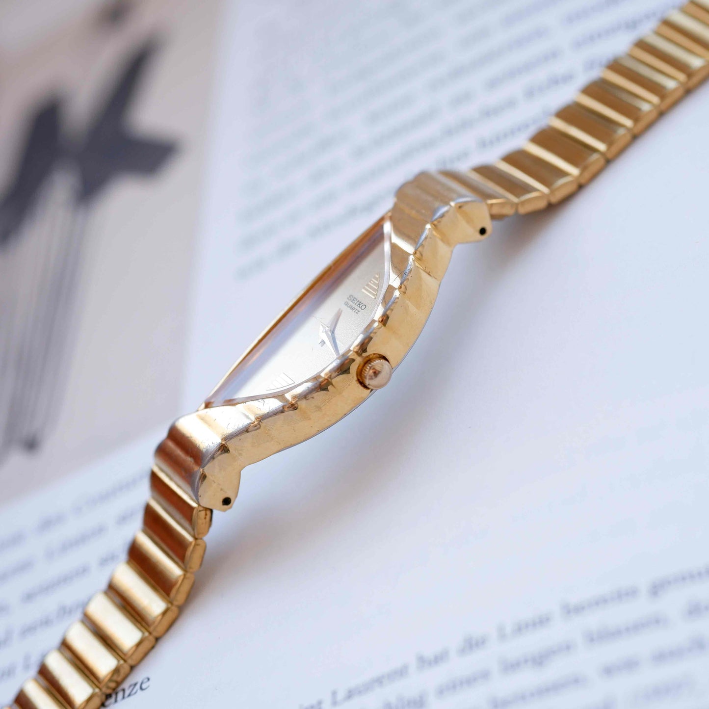 Seiko Half Moon: Vintage Cocktail Watch 80s Ladies Golden Dainty with Champagne Dial