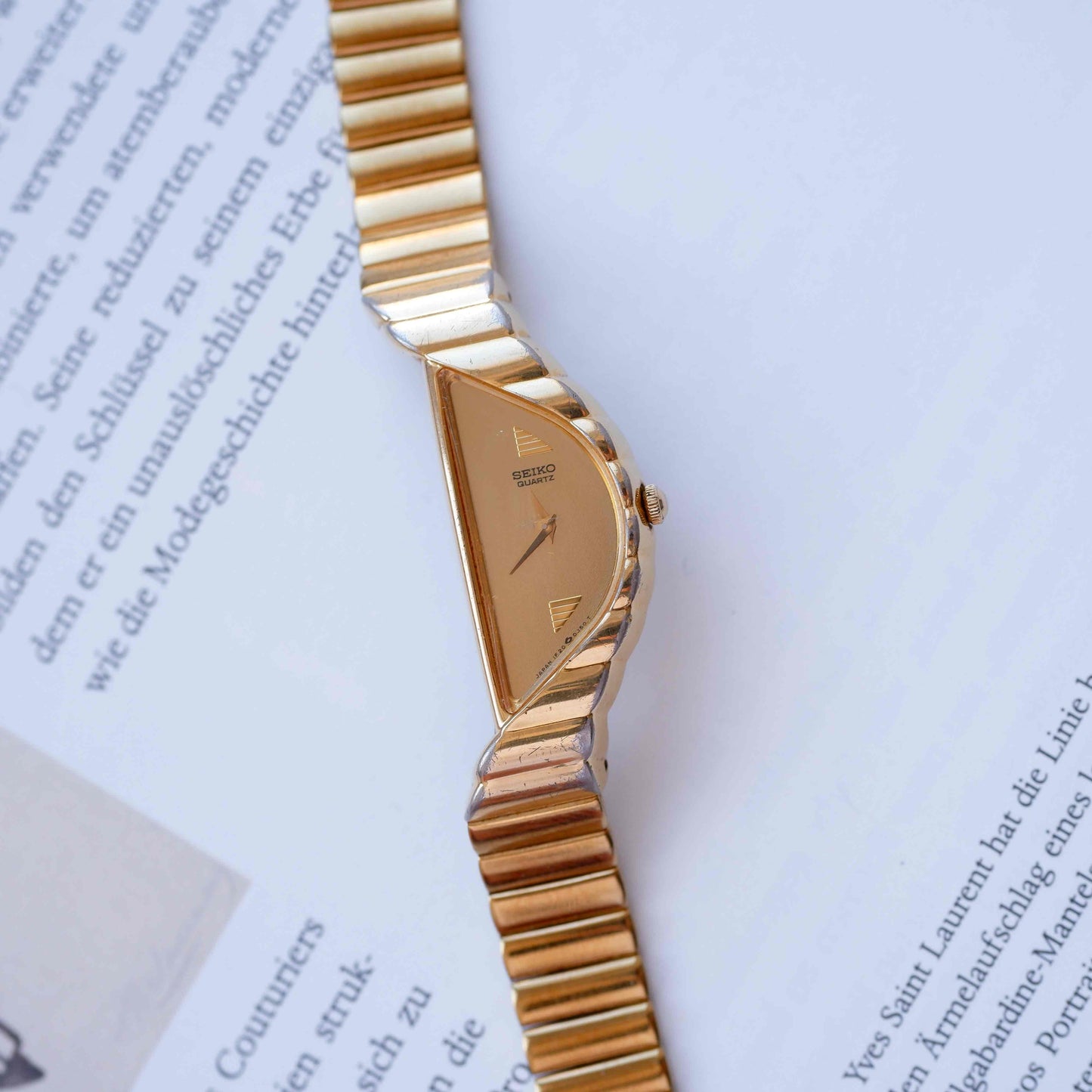 Seiko Half Moon: Vintage Cocktail Watch 80s Ladies Golden Dainty with Champagne Dial