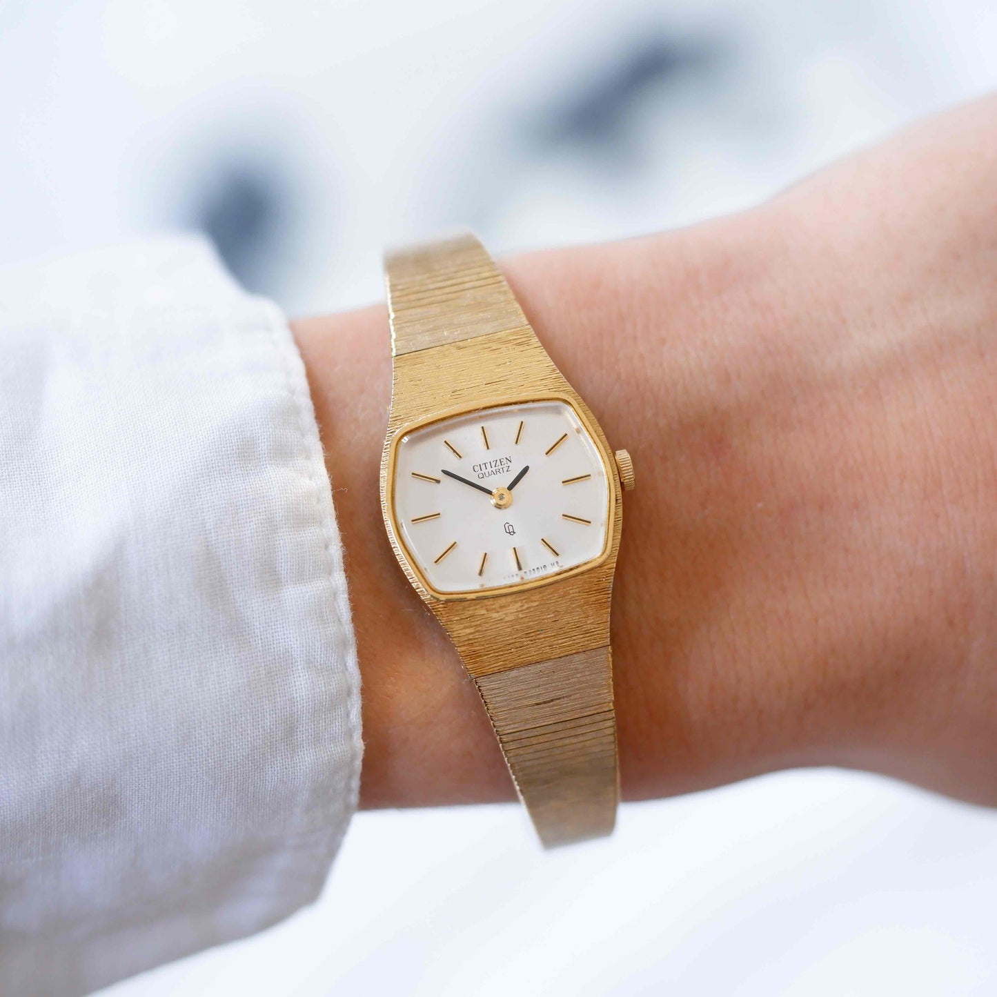 Citizen Vintage Watch: 90s Cocktail Ladies Golden Rectangular Style
