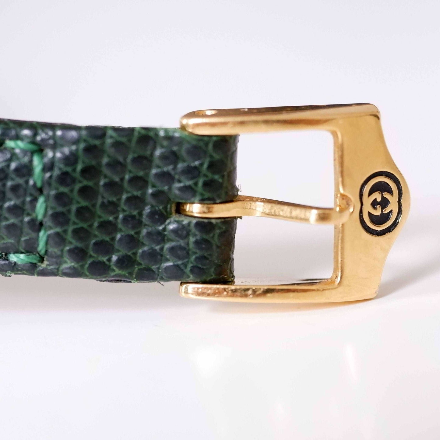 Gucci 6000.2.l Vintage Ladies Watch: 90s Gold Mother of Pearl Dial, Watch Starp and Buckle