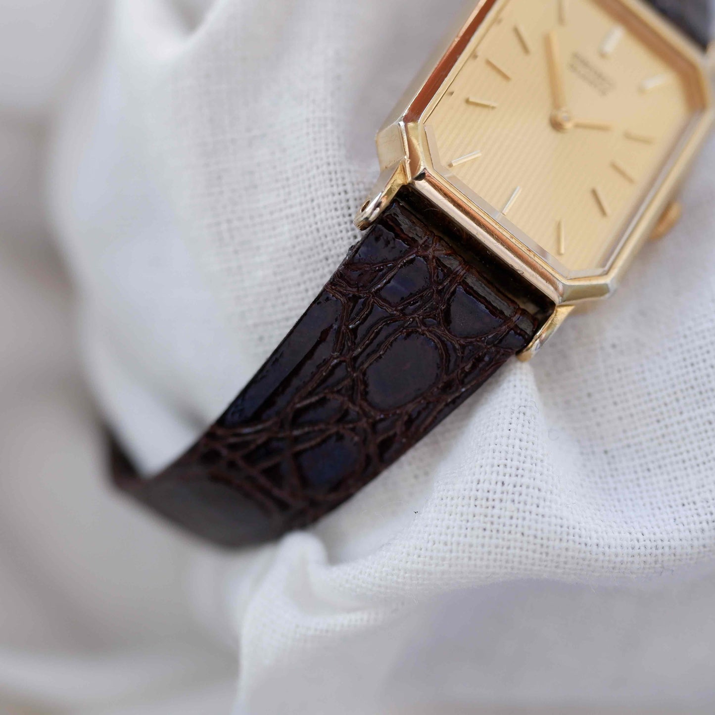 Seiko Vintage Watch: Ladies 80s Gold with Champagne Stripe Dial