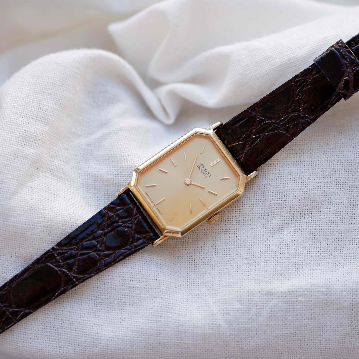 Seiko Vintage Watch: Ladies 80s Gold with Champagne Stripe Dial