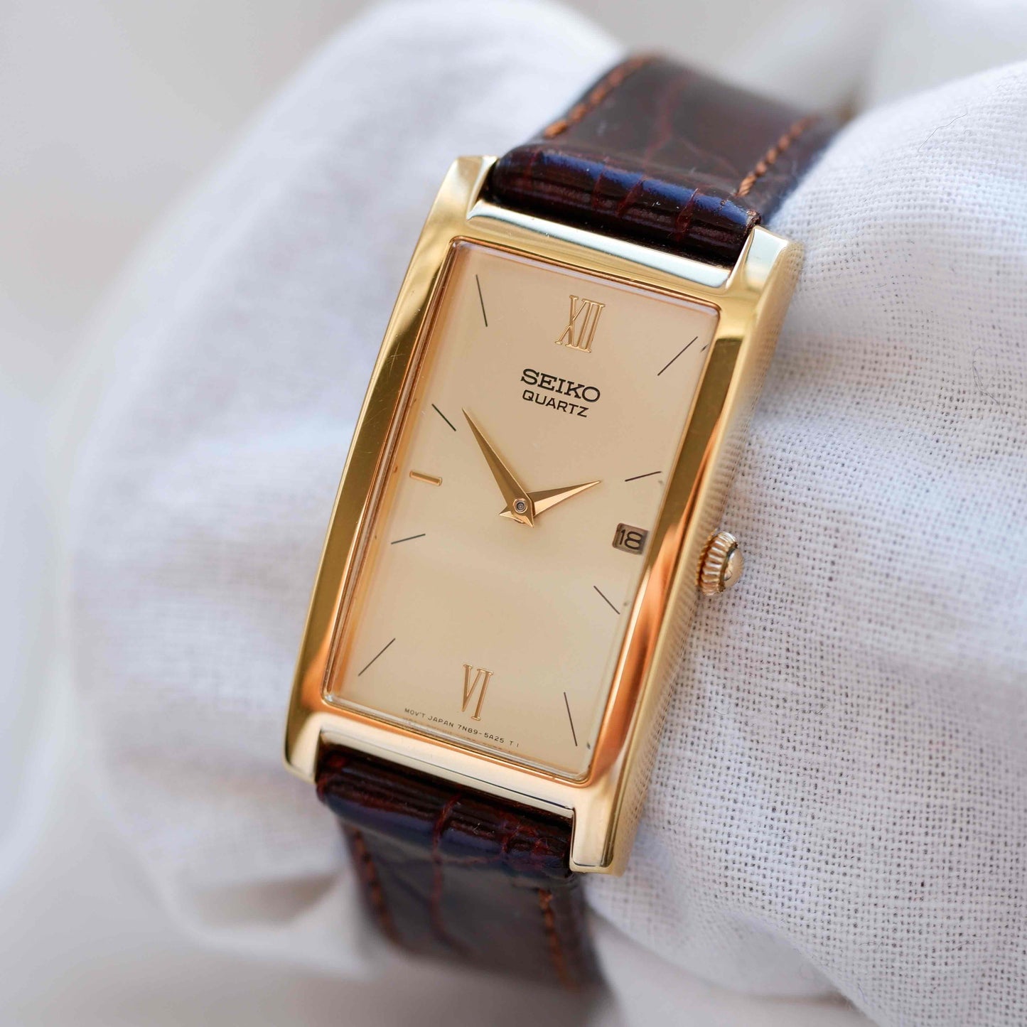 Seiko Vintage Watch: Ladies 80s Gold with Sunburst Champagne Dial