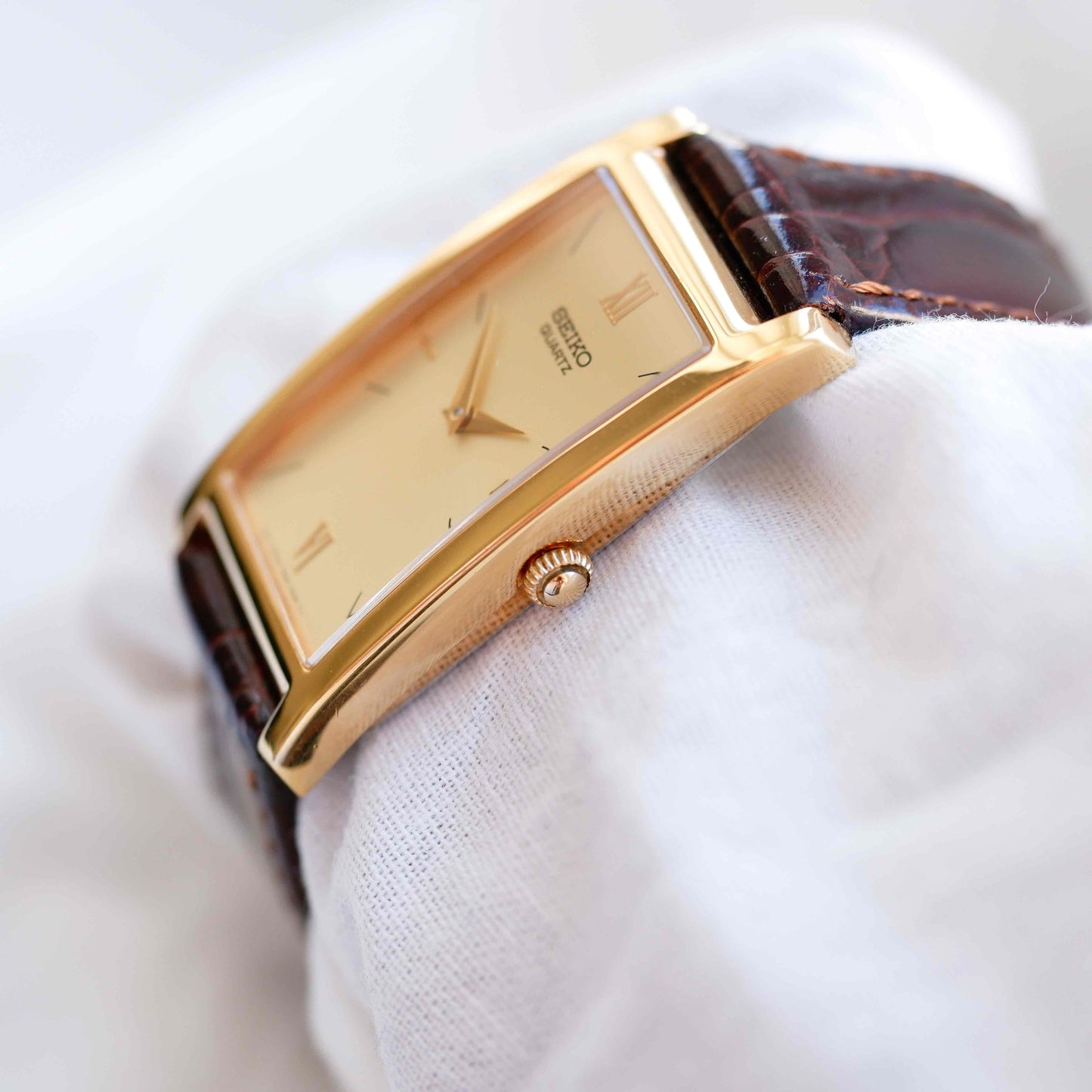 Seiko Vintage Watch: Ladies 80s Gold with Sunburst Champagne Dial