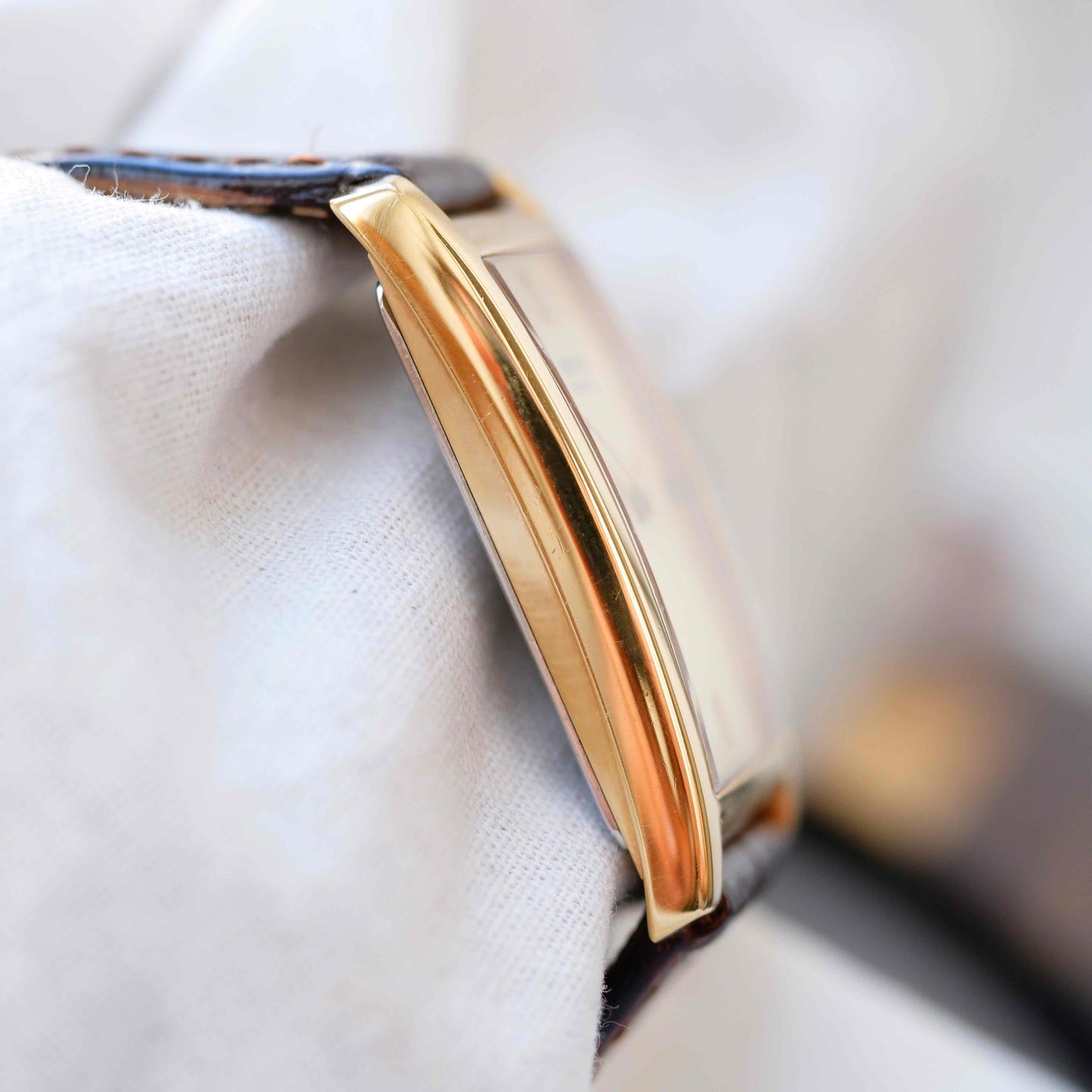 Seiko Vintage Watch: Ladies 80s Gold with Sunburst Champagne Dial