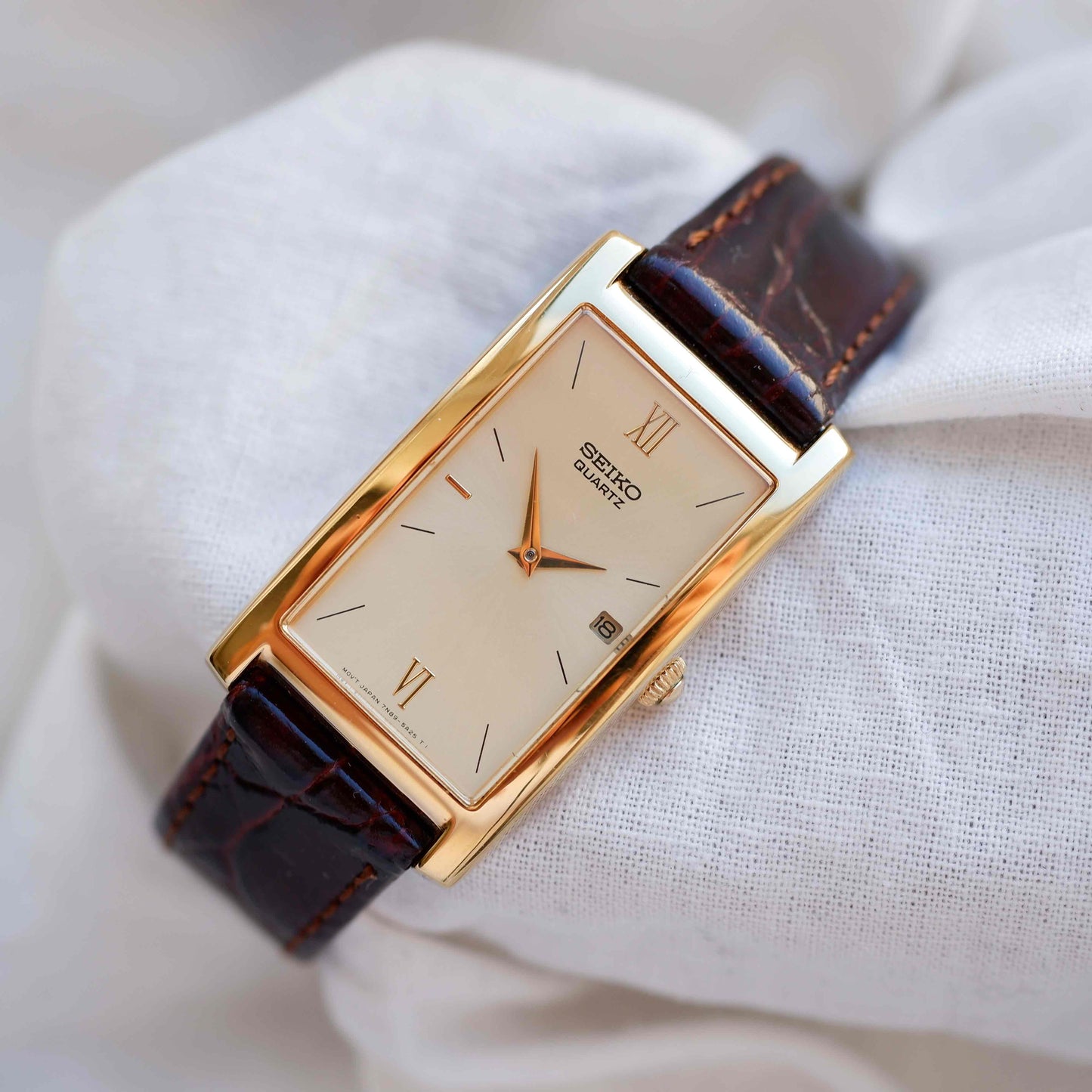 Seiko Vintage Watch: Ladies 80s Gold with Sunburst Champagne Dial
