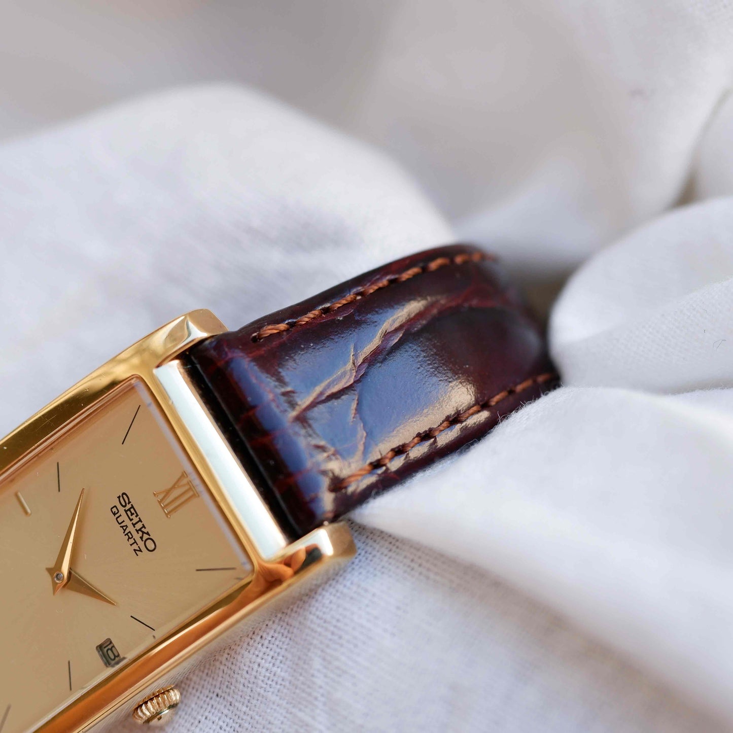 Seiko Vintage Watch: Ladies 80s Gold with Sunburst Champagne Dial