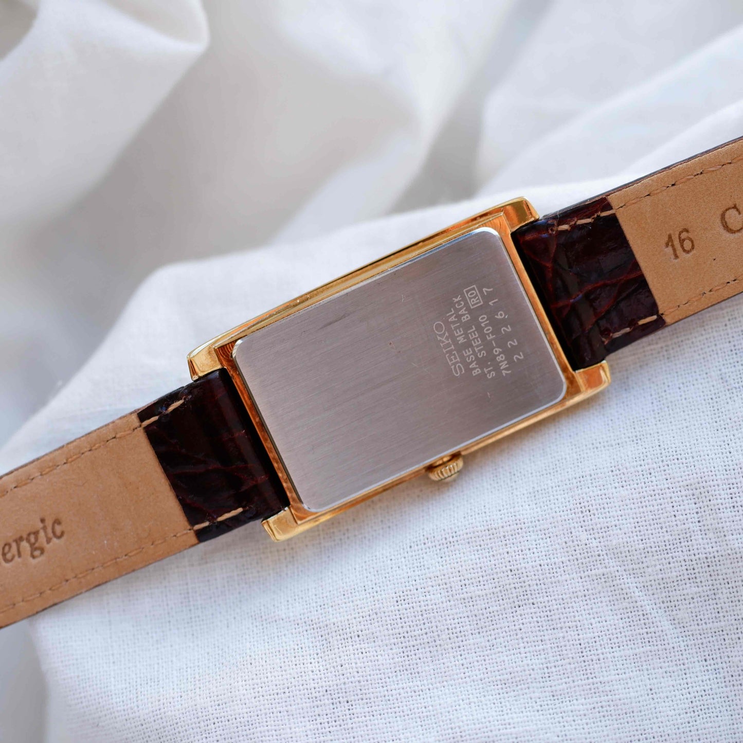 Seiko Vintage Watch: Ladies 80s Gold with Sunburst Champagne Dial