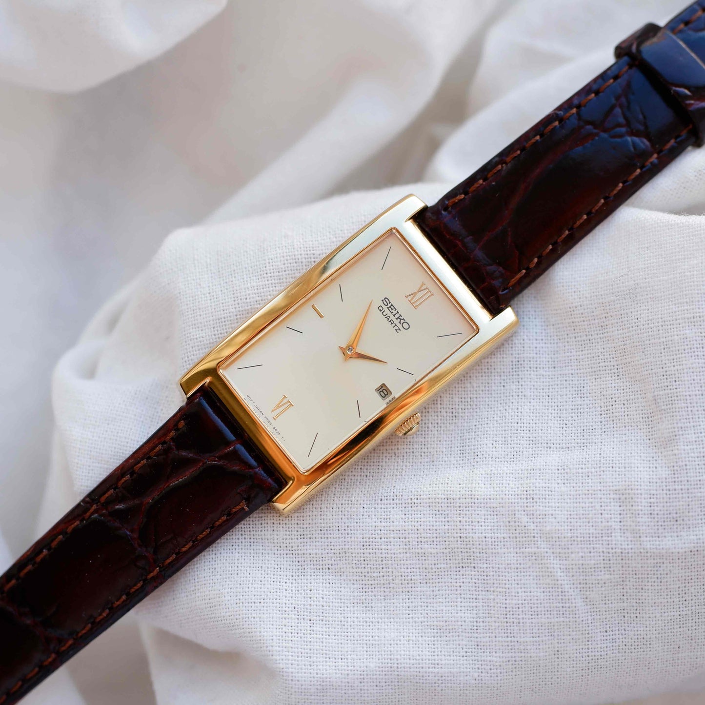 Seiko Vintage Watch: Ladies 80s Gold with Sunburst Champagne Dial