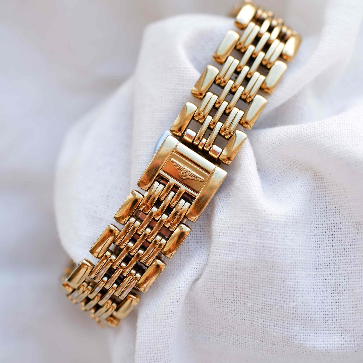 Longines La Grande Classique: Dainty Ladies 90s Golden with White Dial
