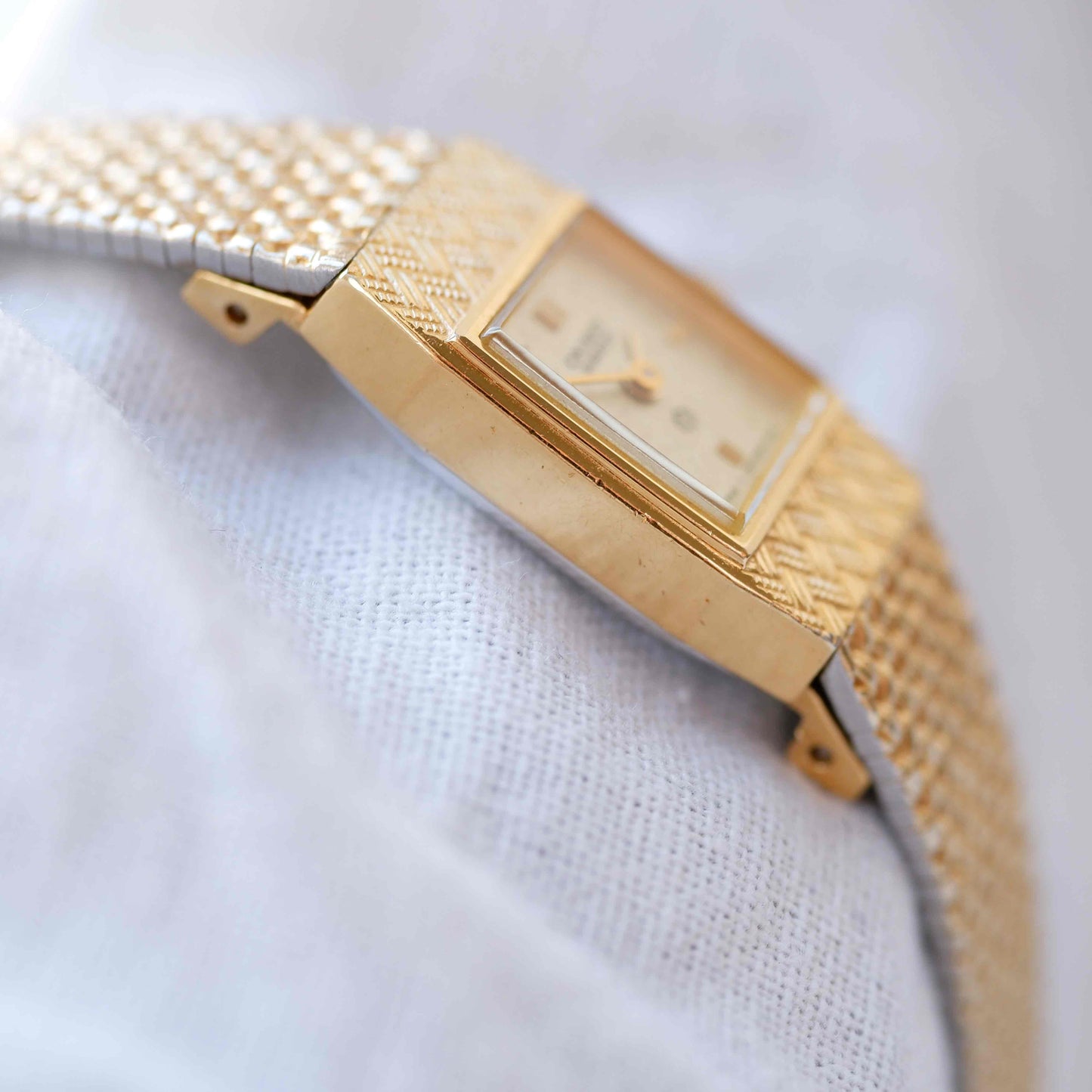 Orient Vintage Watch: 90s Cocktail Ladies Golden Rectangular Style