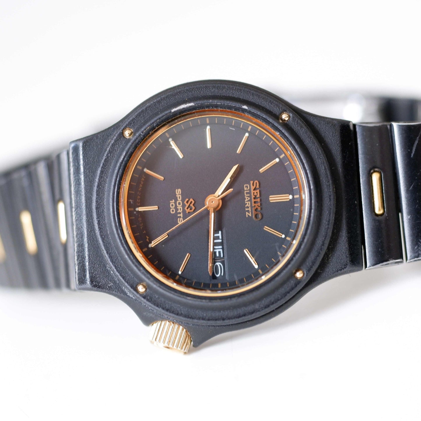 Seiko Sports Diver Vintage Ladies Watch, Third Front Side