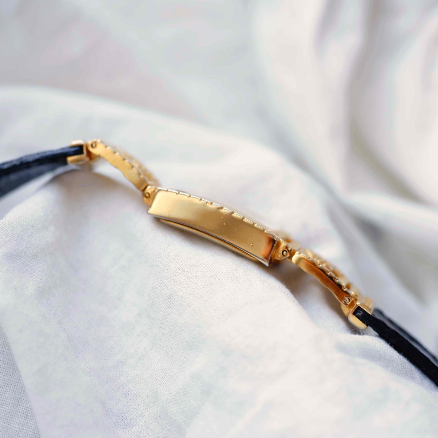 Gianni Versace Medusa: Vintage Ladies Tank Watch 90s Gold Dial