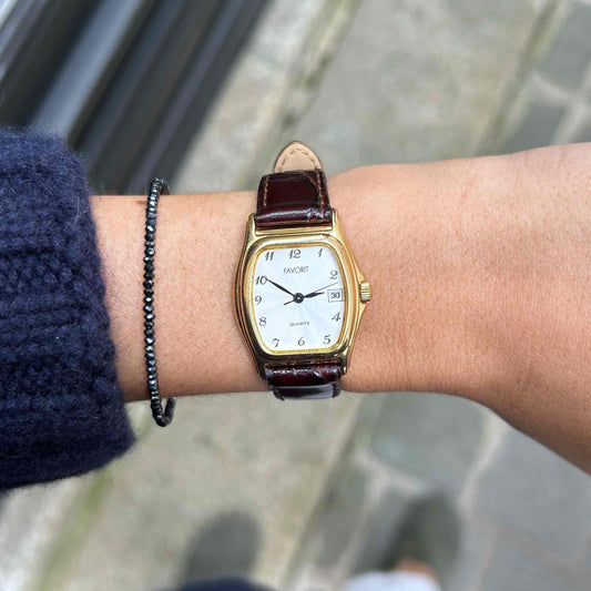 Favorit Vintage Watch: Ladies 80s Golden Rectangular with White Structured Dial