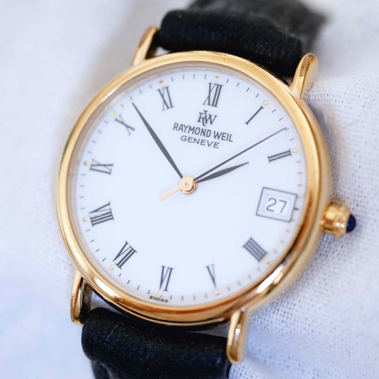 Raymond Weil Vintage Ladies Watch: 90s Golden Icon with Roman Numerals | Slight Right Side