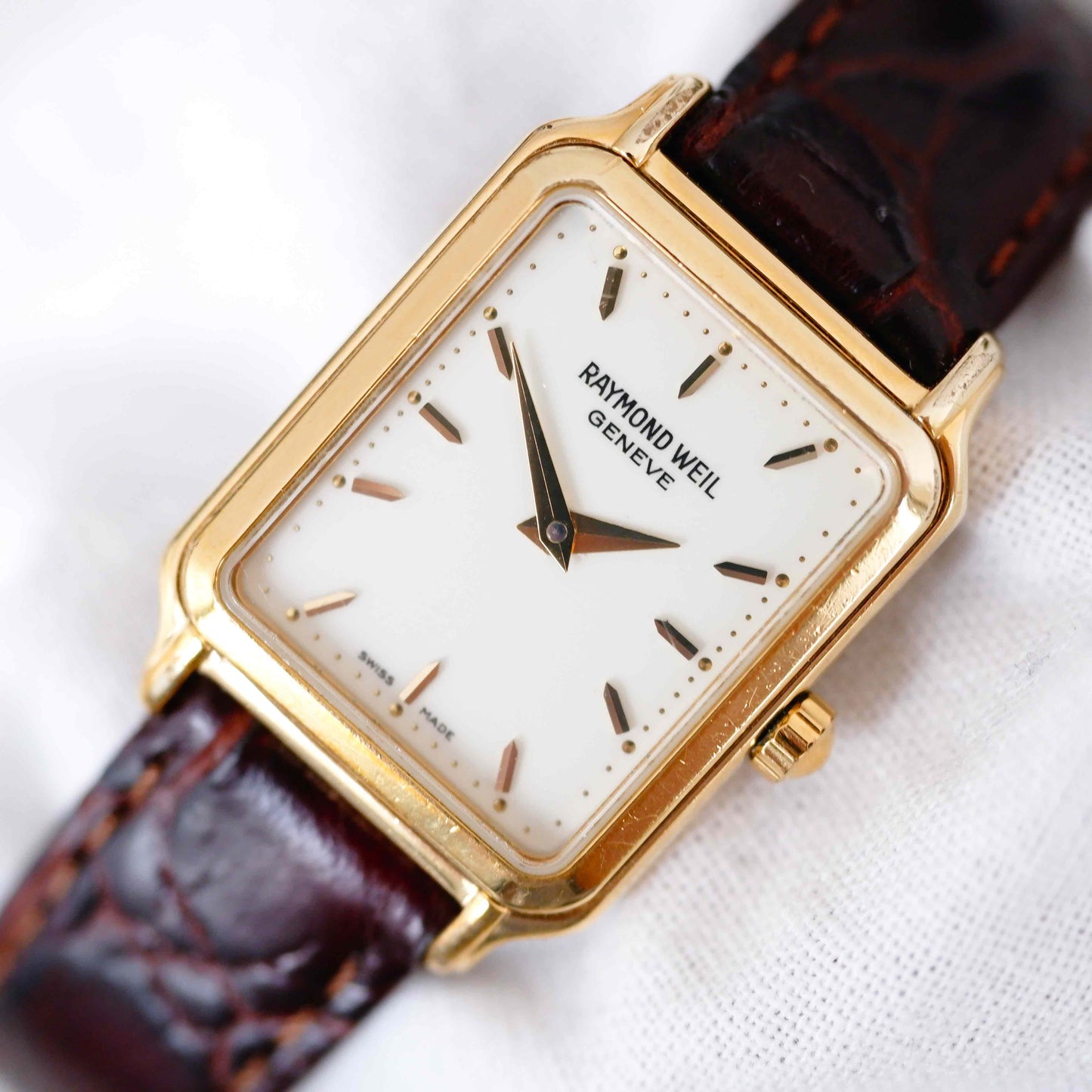 Raymond Weil Vintage Ladies Watch: 90s Golden Rectangular Style with White Dial | Second Front Side