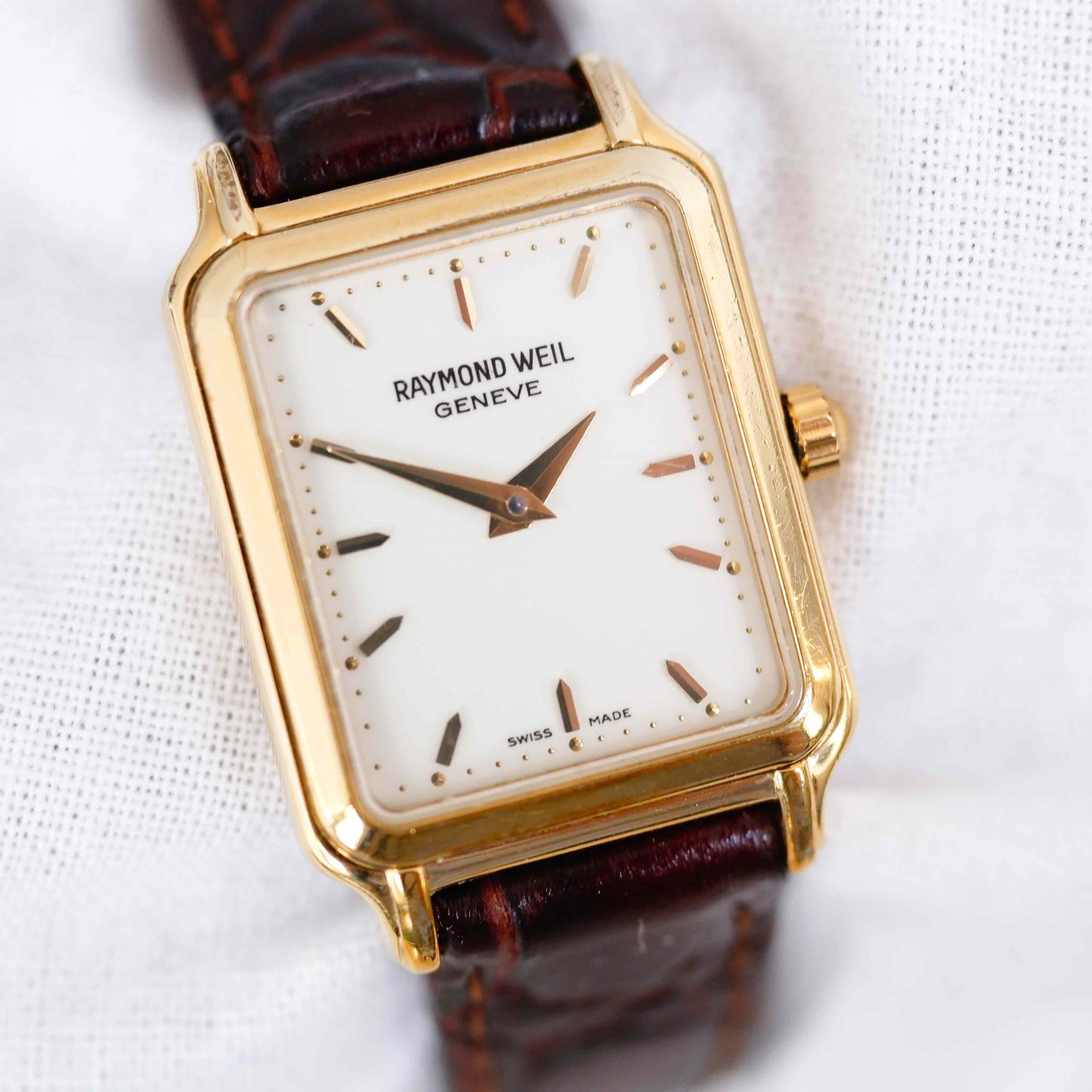 Raymond Weil Vintage Ladies Watch: 90s Golden Rectangular Style with White Dial | Slight Left Side