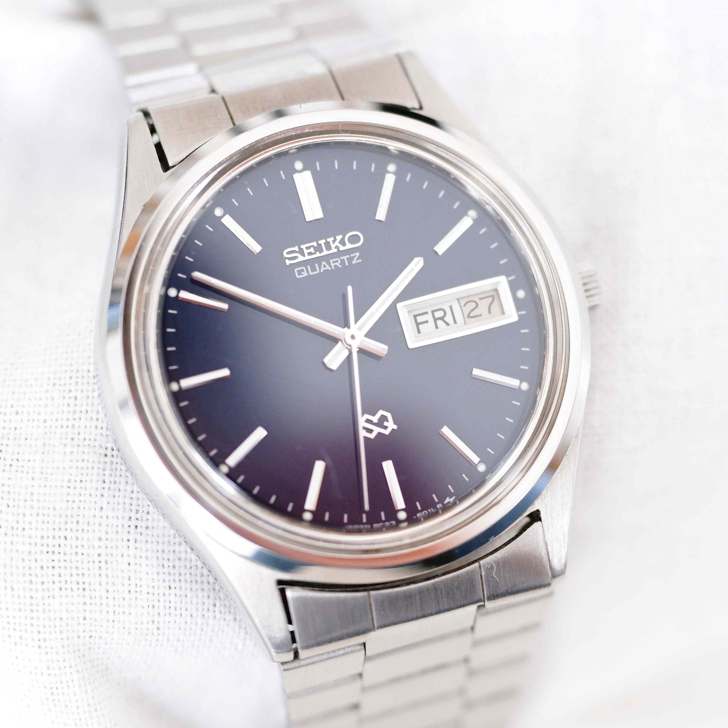 Seiko SQ Vintage Ladies Watch: 80s Silver, Blue Dial, Day Date Window, Slight Left Side