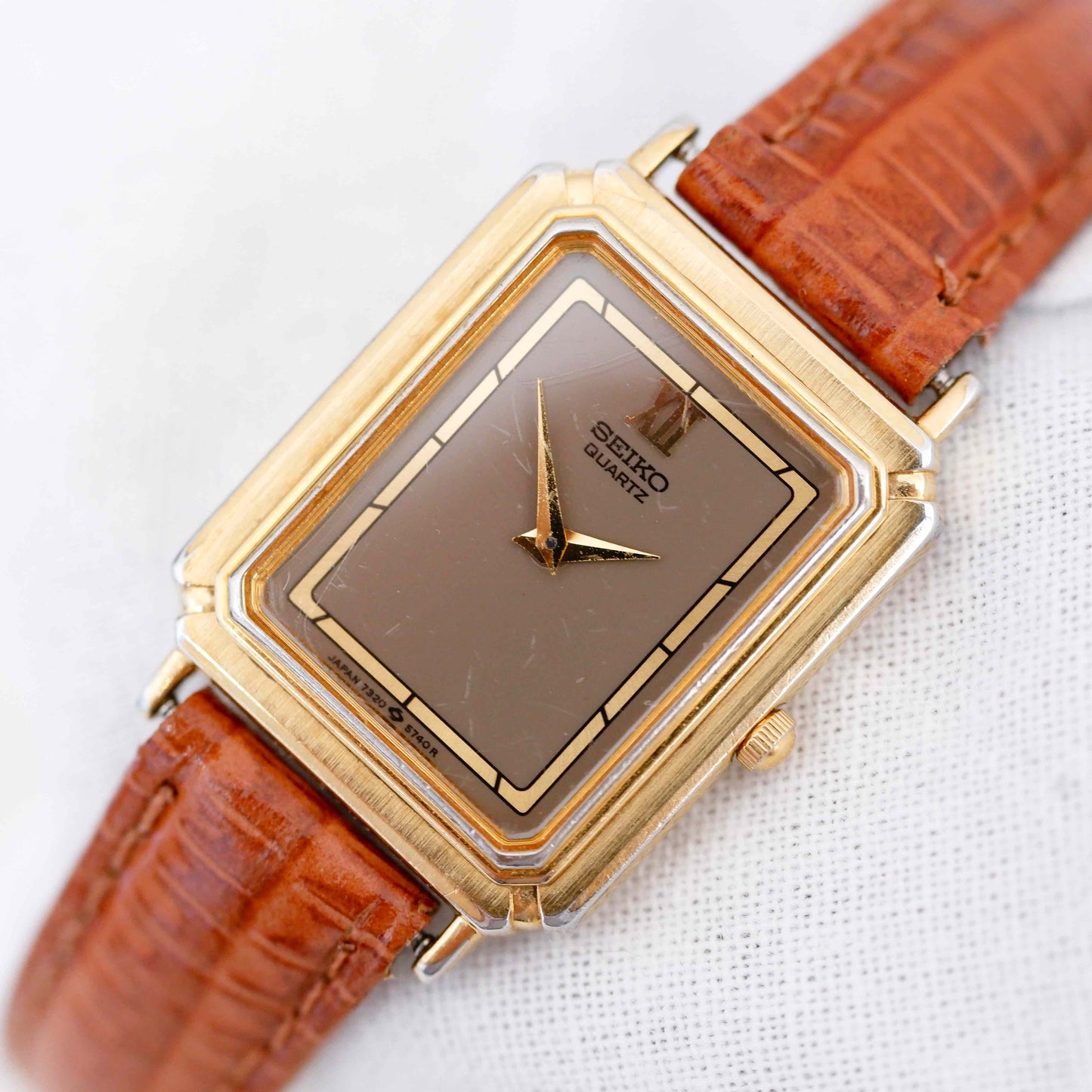 Seiko Vintage Ladies Watch: 90s Gold Rectangular Style Elegant Roman Dial | Second Front Side