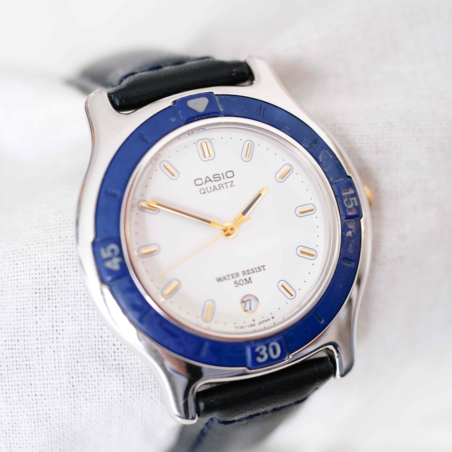 Casio Diver Vintage Ladies Watch: 90s Silver and Blue Dial | Slight Left Side