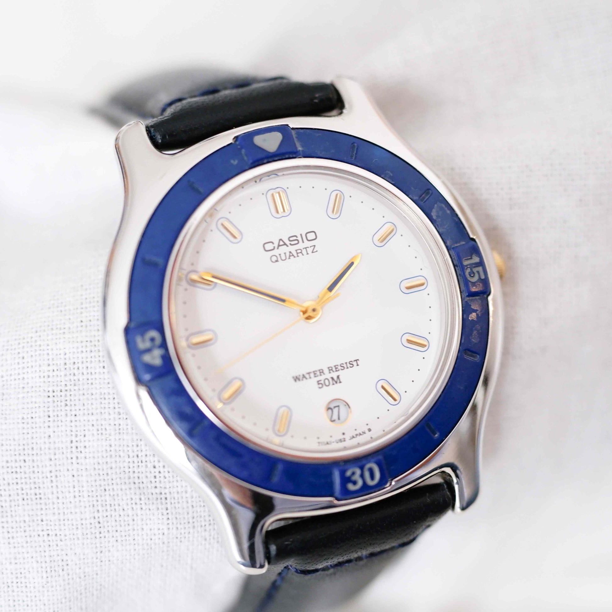 Casio Diver Vintage Ladies Watch: 90s Silver and Blue Dial | Slight Left Side