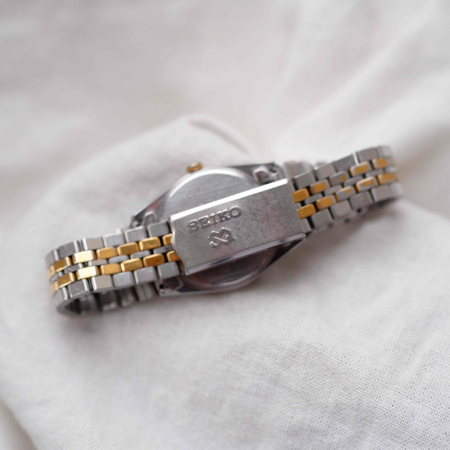 Seiko Baby Oak: Ladies Vintage 80s Two-Tone Structured Gold Dial