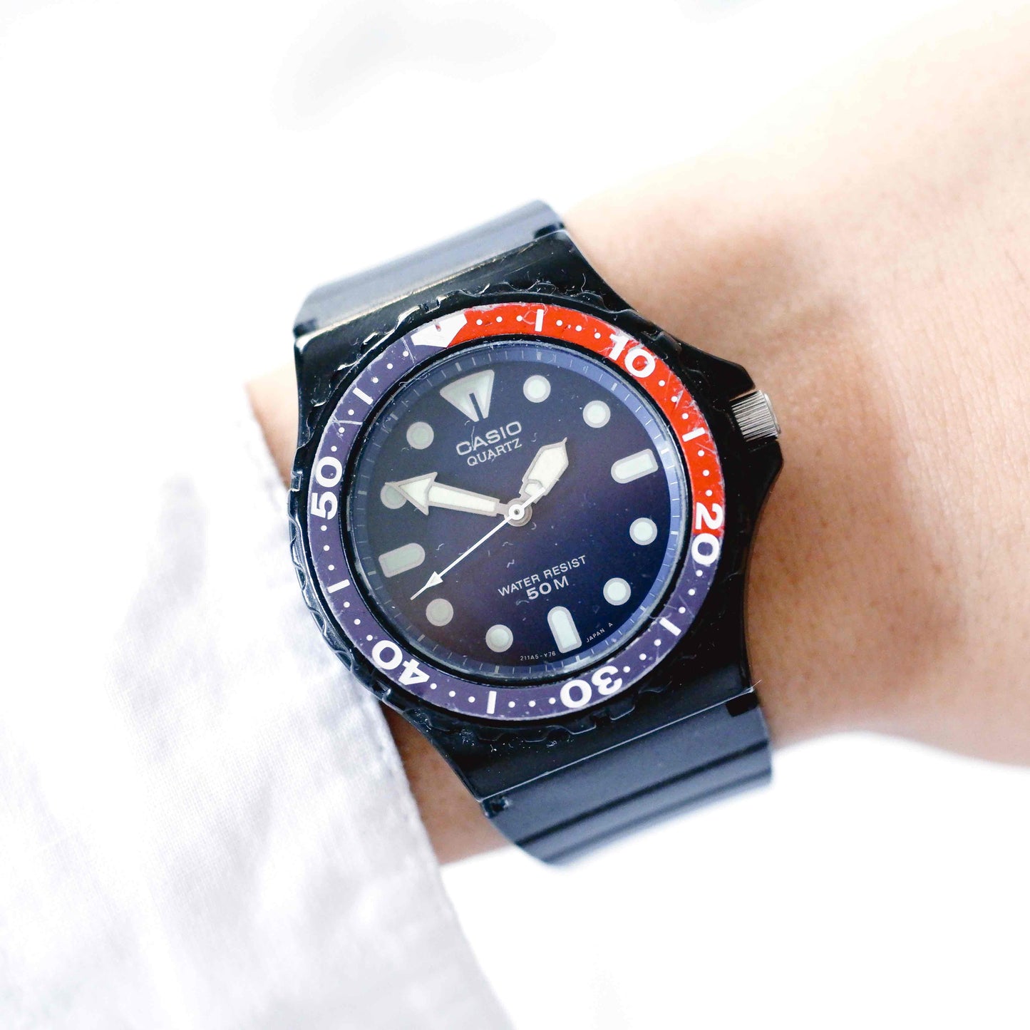 Casio Pepsi Diver: Vintage Ladies Watch 90s Blue and Red Bezel