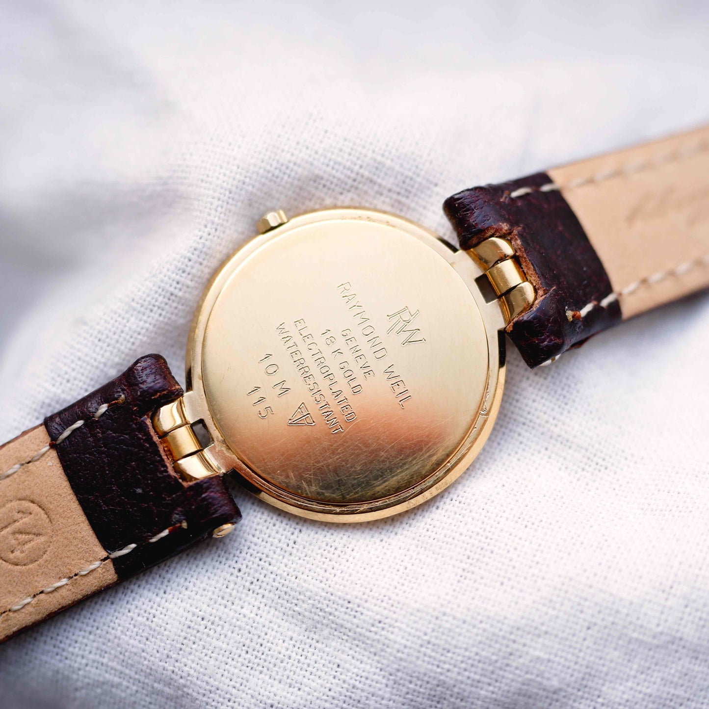 Raymond Weil Ronde: Vintage Ultra Slim 80s Golden with Roman Numerals