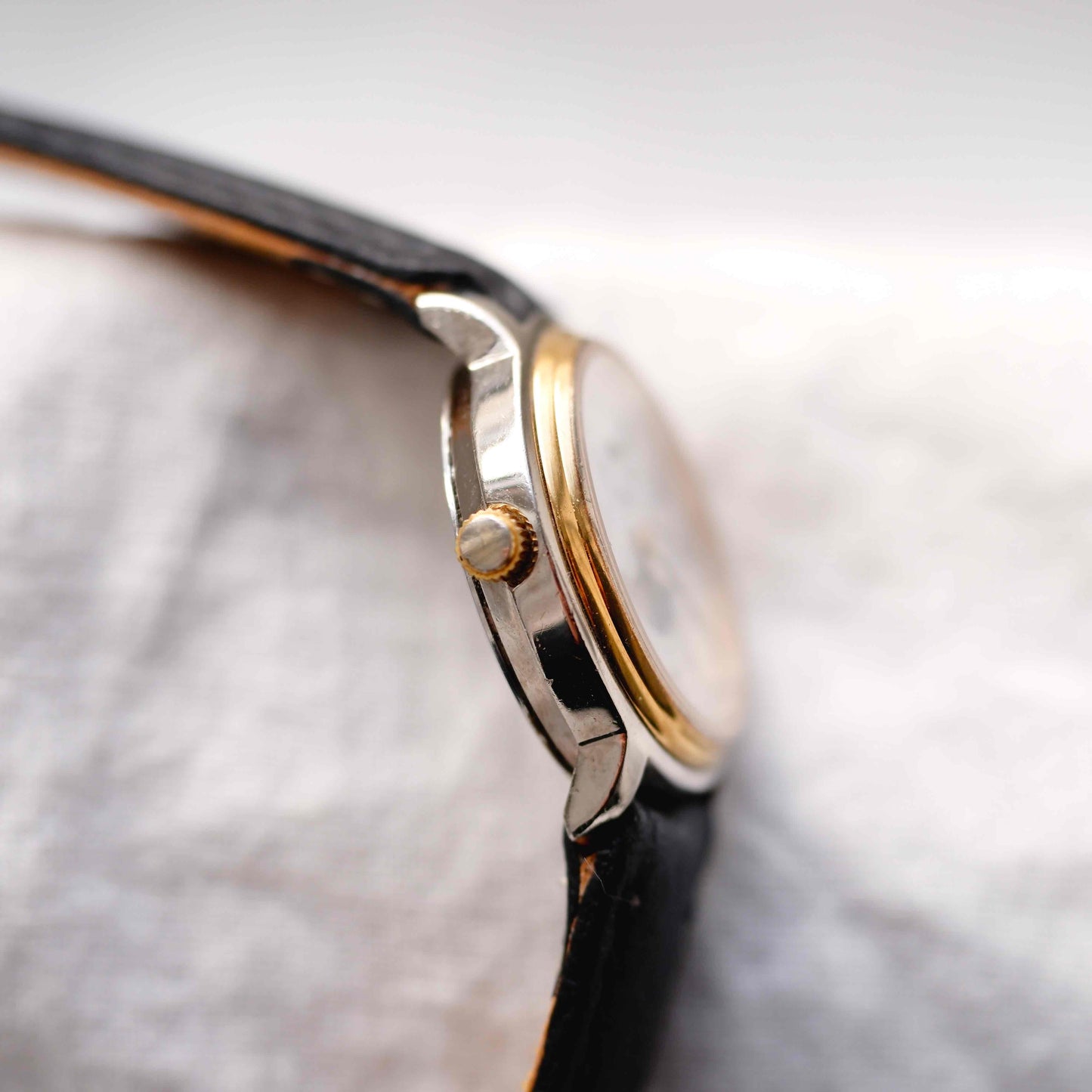 Osco Moon Phase Watch: Ladies 90s Gold with Roman Numerals Blue White Dial